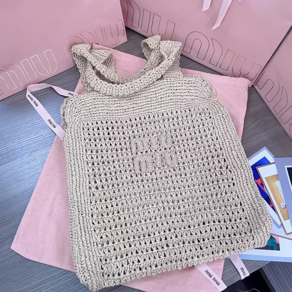 미우미우 라피아 위빙 썸머백