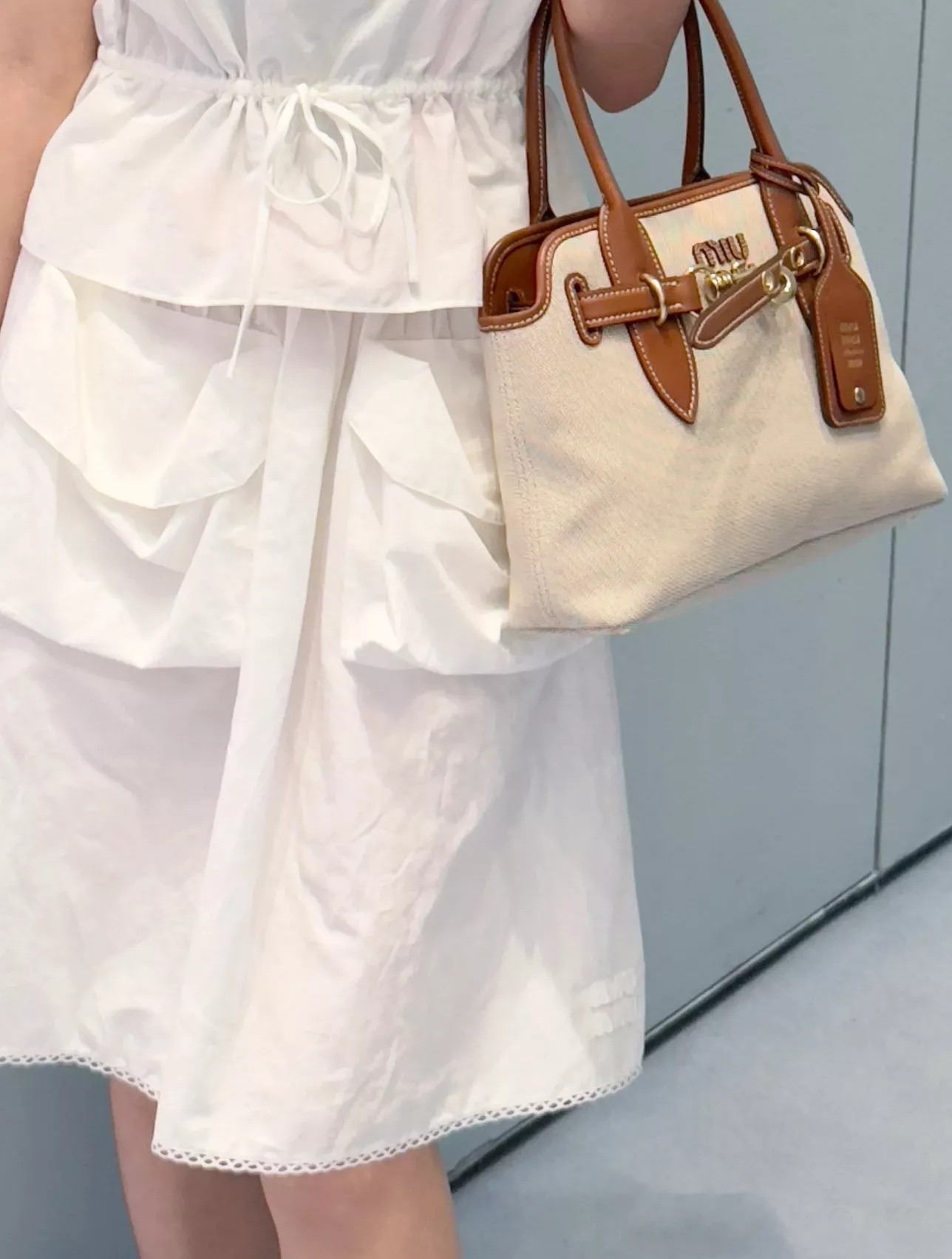 미우미우 아방튀르 캔버스 핸드백 상세 이미지 15
