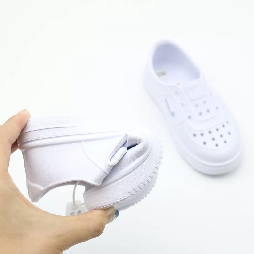 나이키 화이트 펀칭 클로그 슈즈 상세 이미지 4