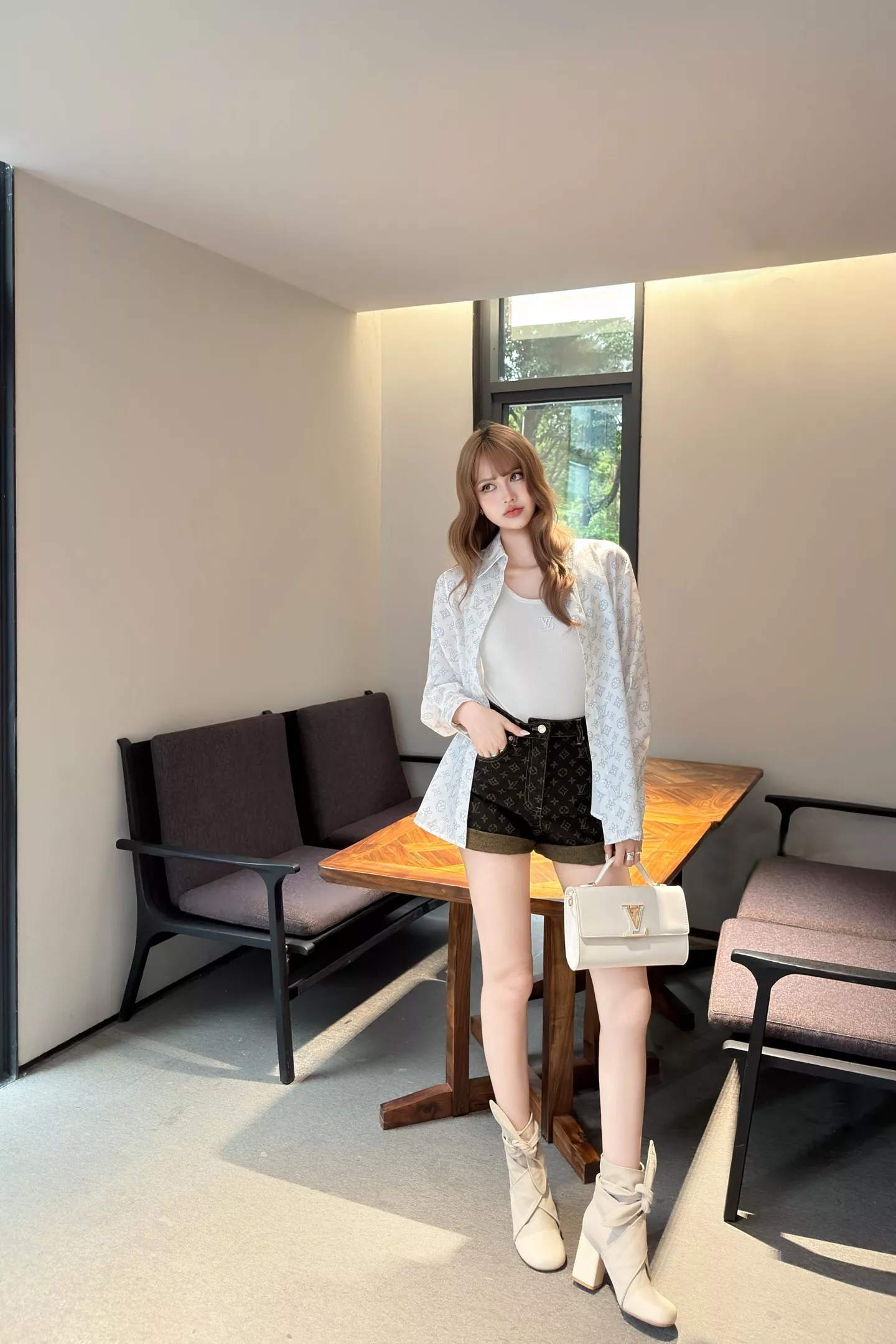 루이비통 화이트 모노그램 카라 셔츠 상세 이미지 27