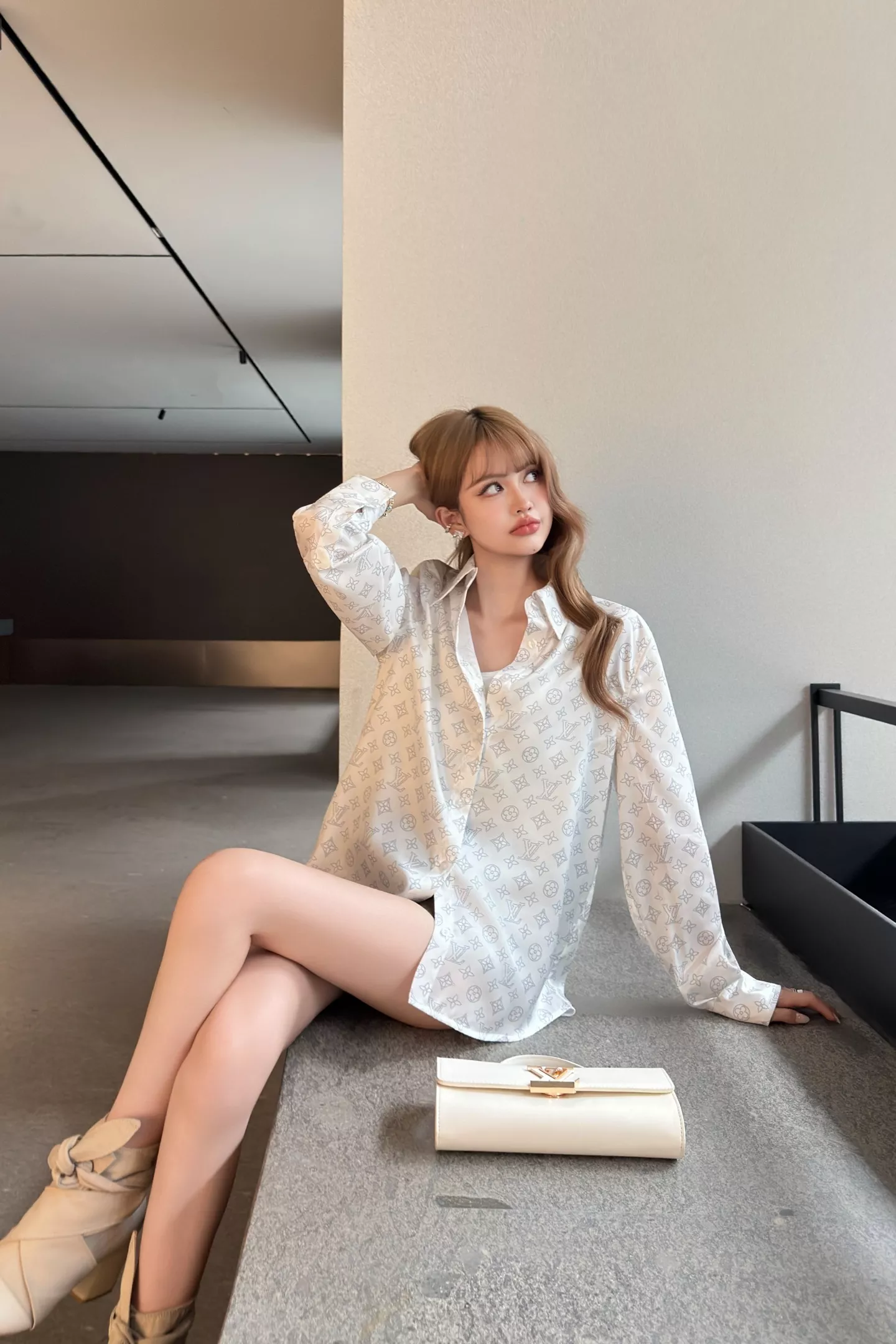 루이비통 화이트 모노그램 카라 셔츠 상세 이미지 32