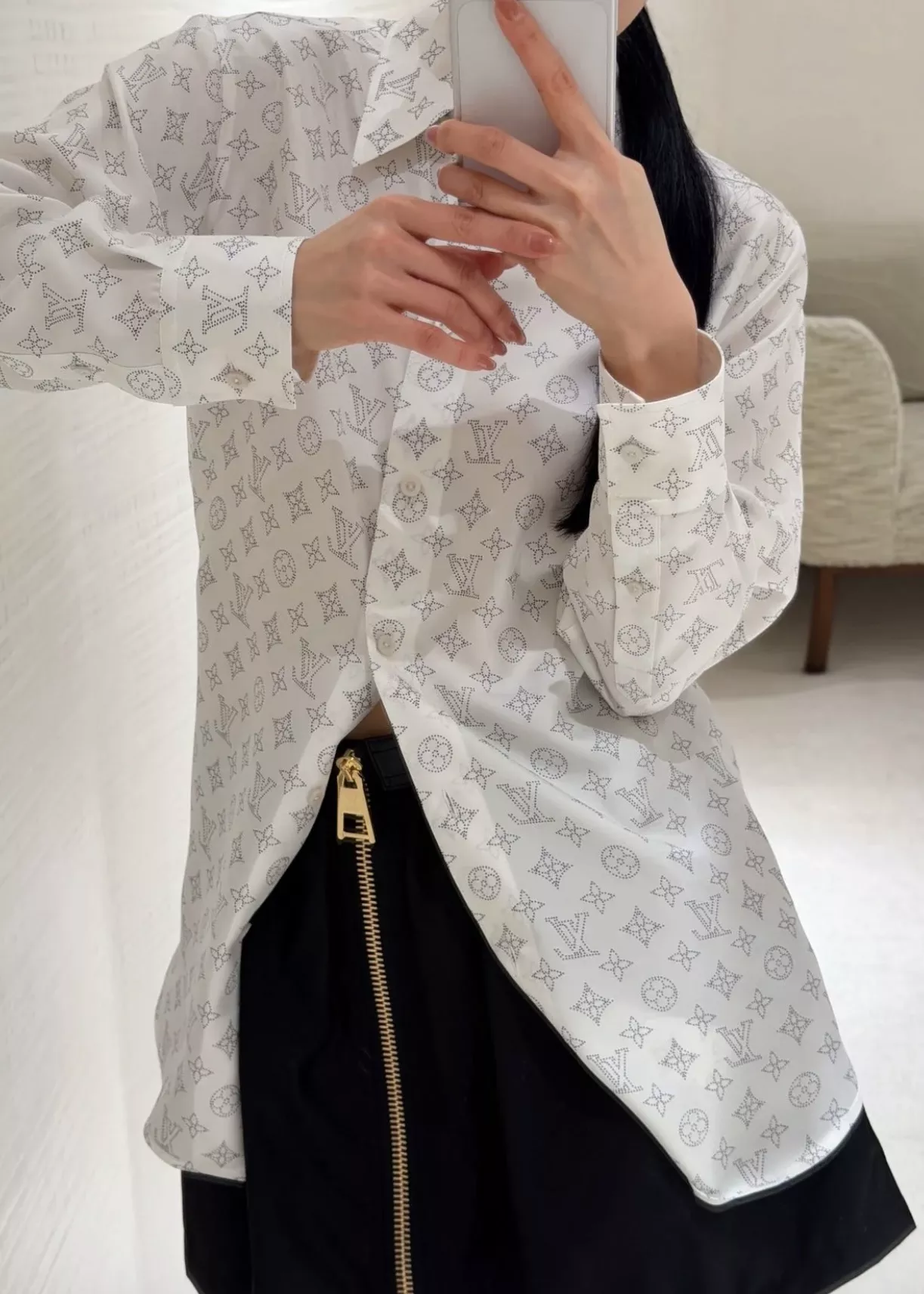 루이비통 화이트 모노그램 카라 셔츠 상세 이미지 25