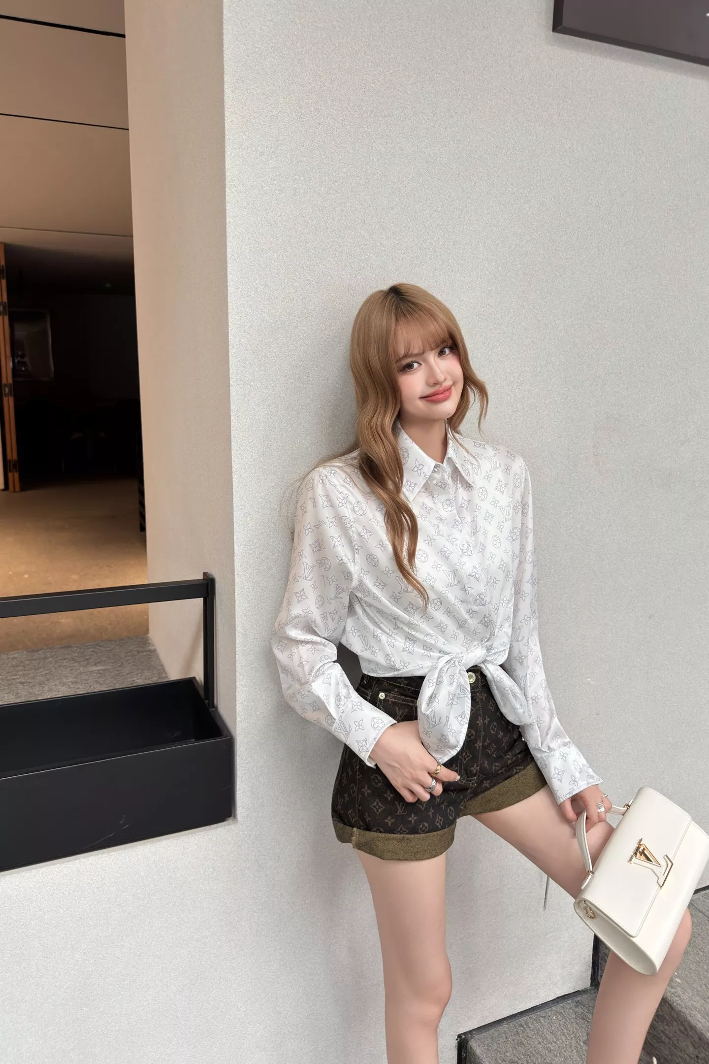 루이비통 화이트 모노그램 카라 셔츠 상세 이미지 36