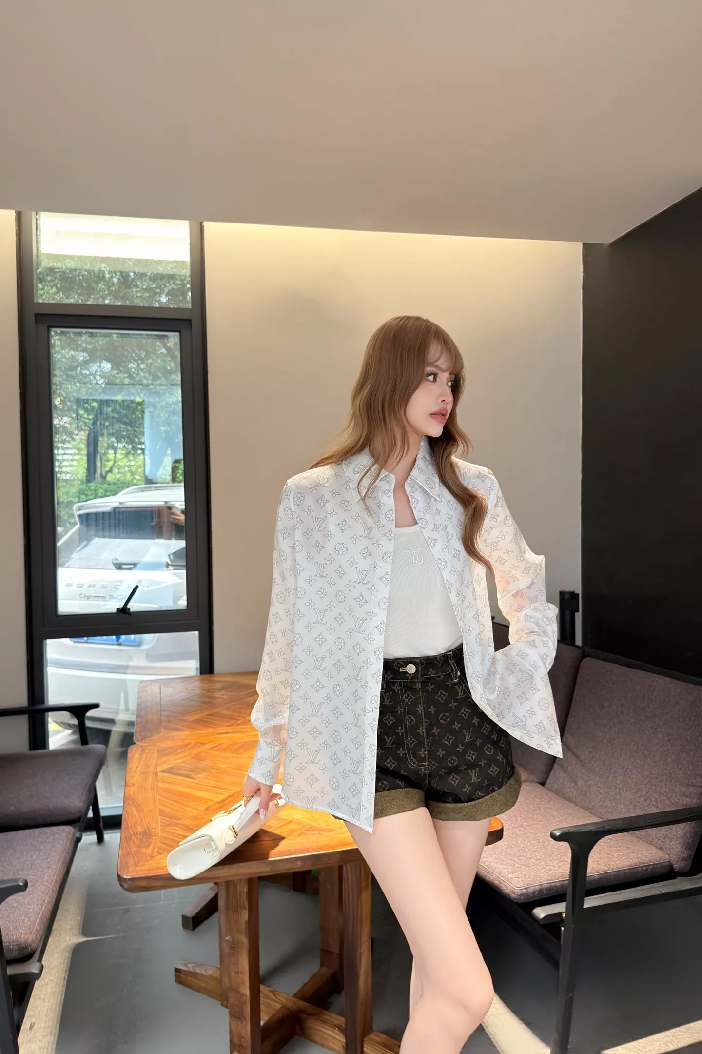 루이비통 화이트 모노그램 카라 셔츠 상세 이미지 28