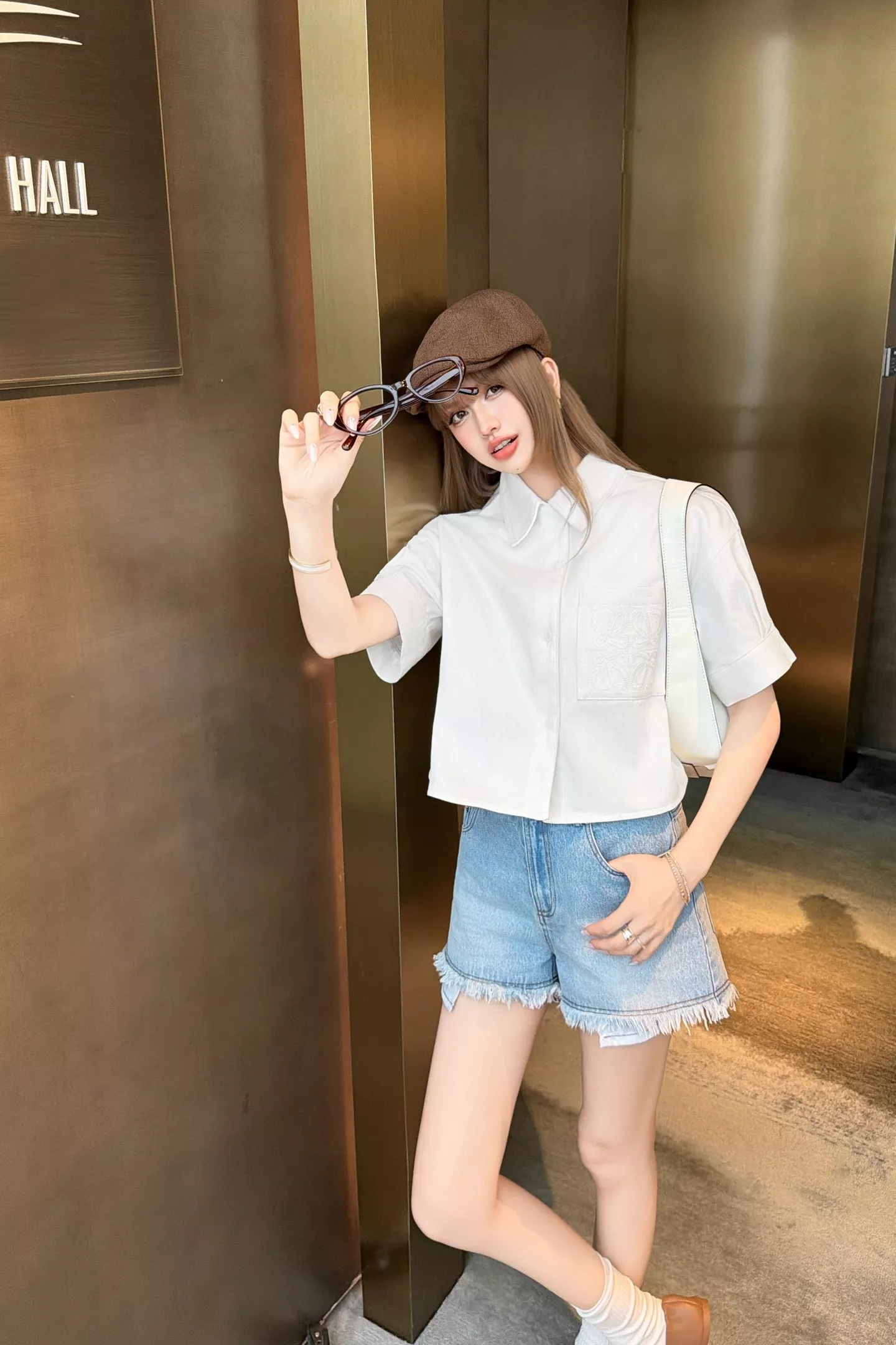 로에베 화이트 자수 크롭 데님 셔츠 상세 이미지 37