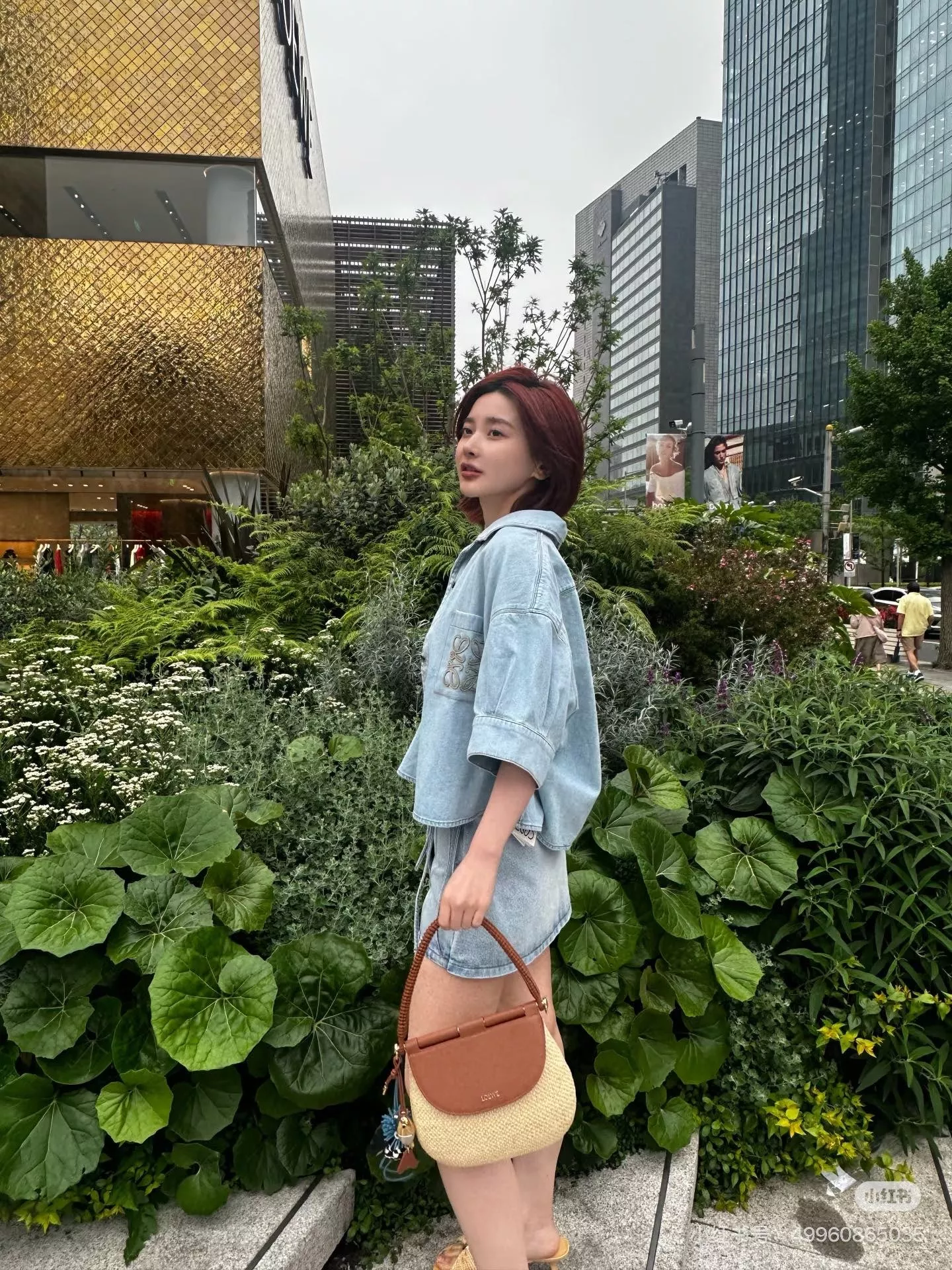 로에베 자수 포인트 크롭 데님 셔츠 상세 이미지 20