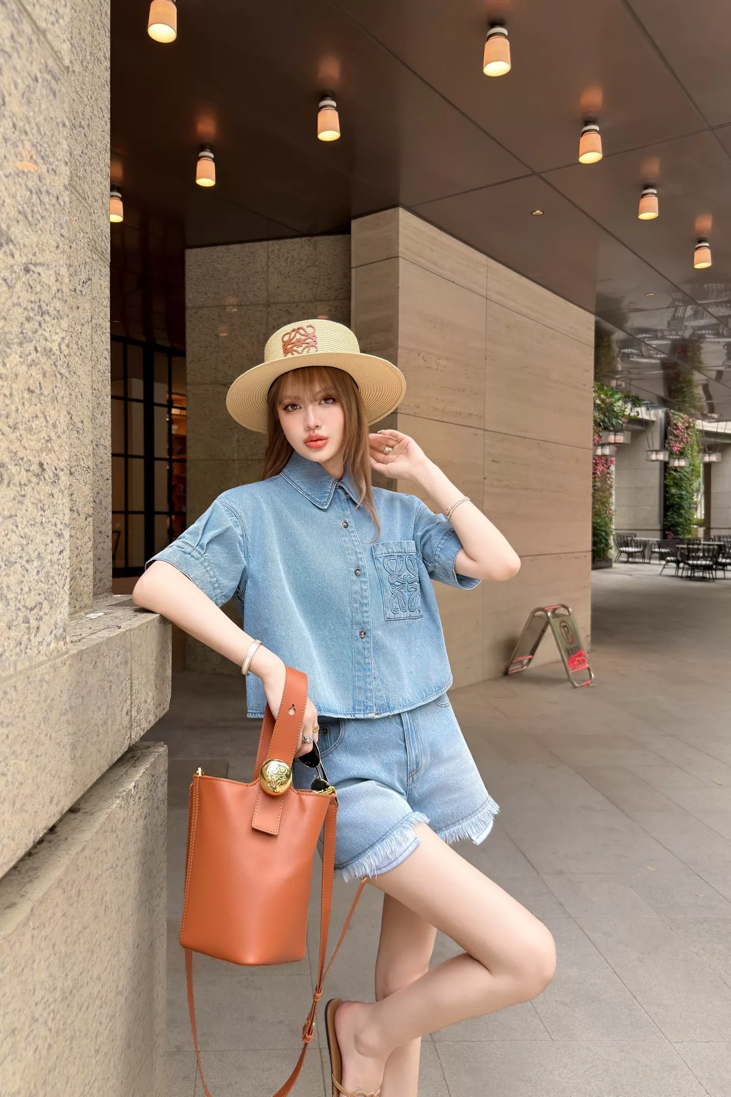 로에베 자수 포인트 크롭 데님 셔츠 상세 이미지 37