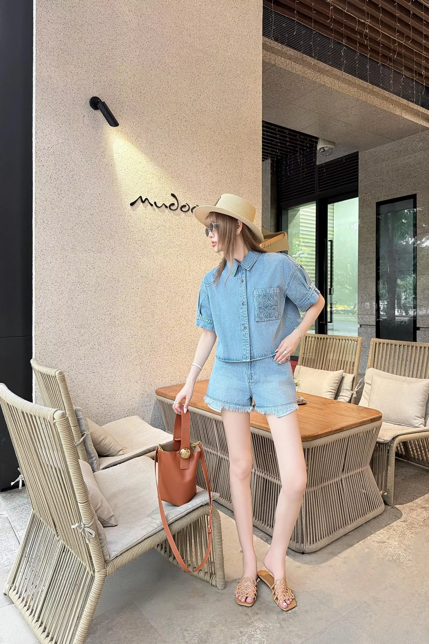 로에베 자수 포인트 크롭 데님 셔츠 상세 이미지 35