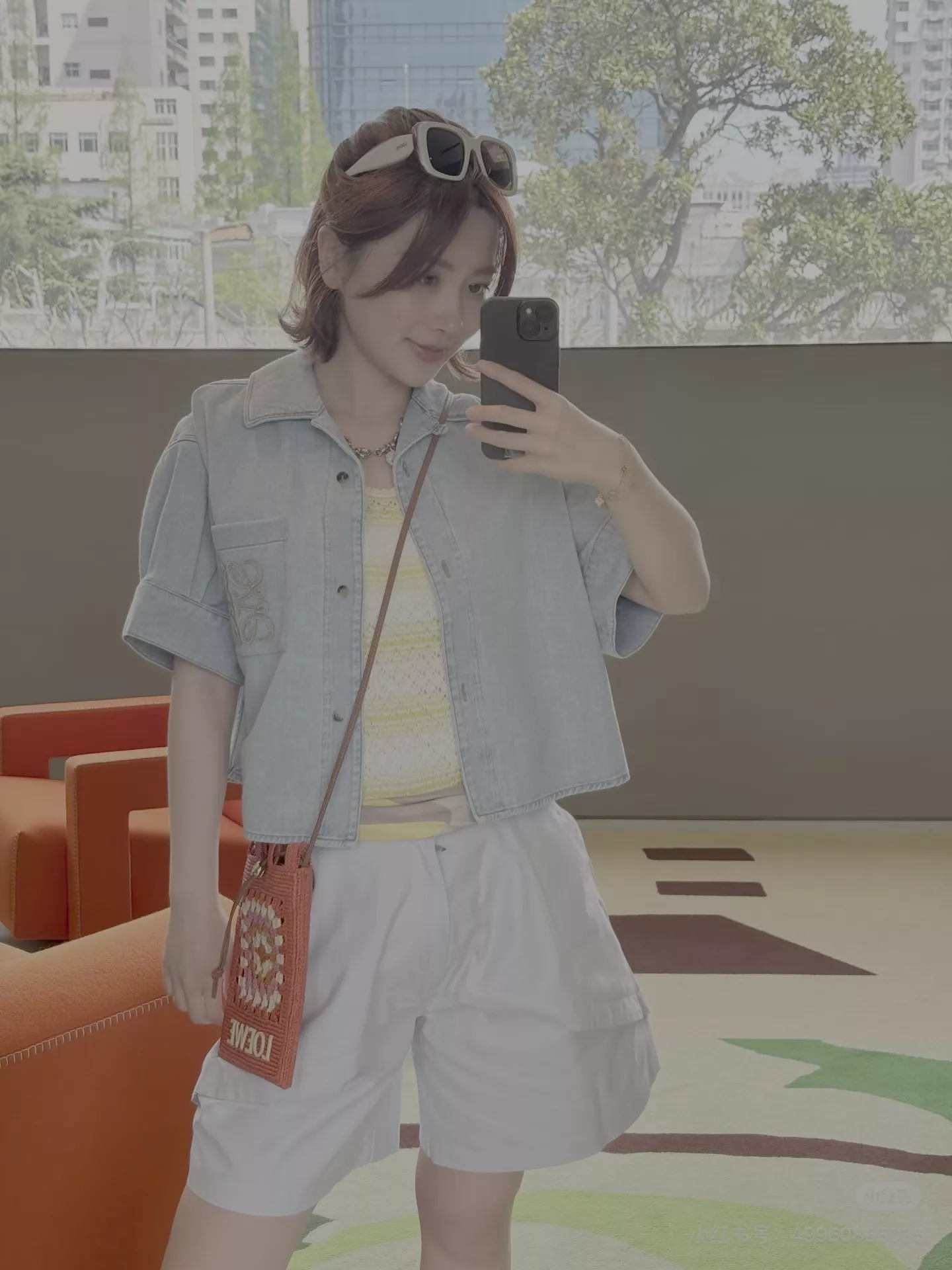 로에베 자수 포인트 크롭 데님 셔츠 상세 이미지 19