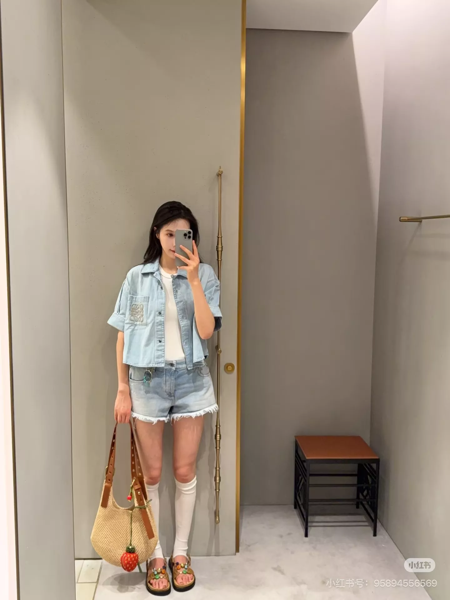 로에베 자수 포인트 크롭 데님 셔츠 상세 이미지 28