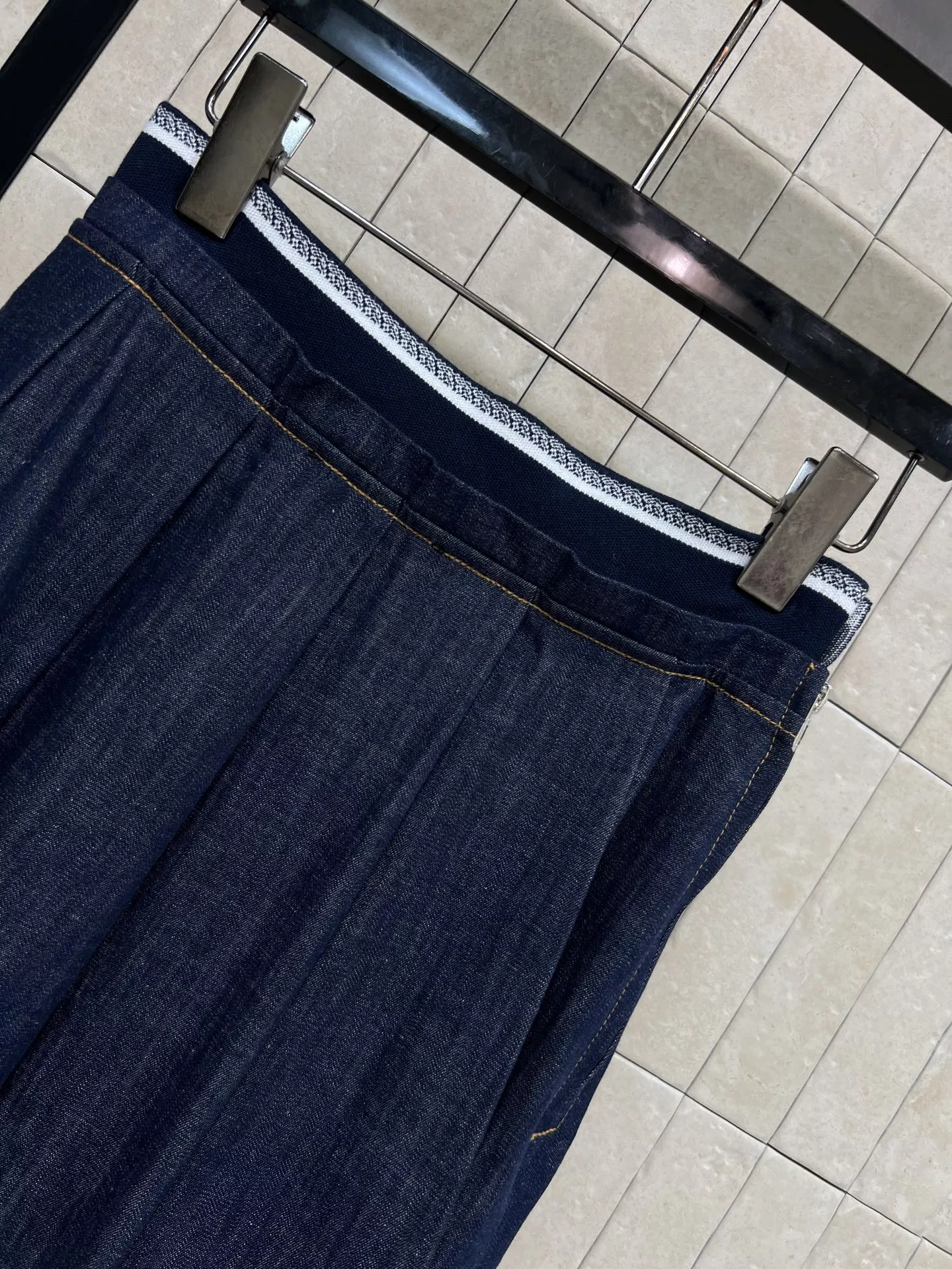 디올 로고 밴딩 플리츠 스커트 상세 이미지 8