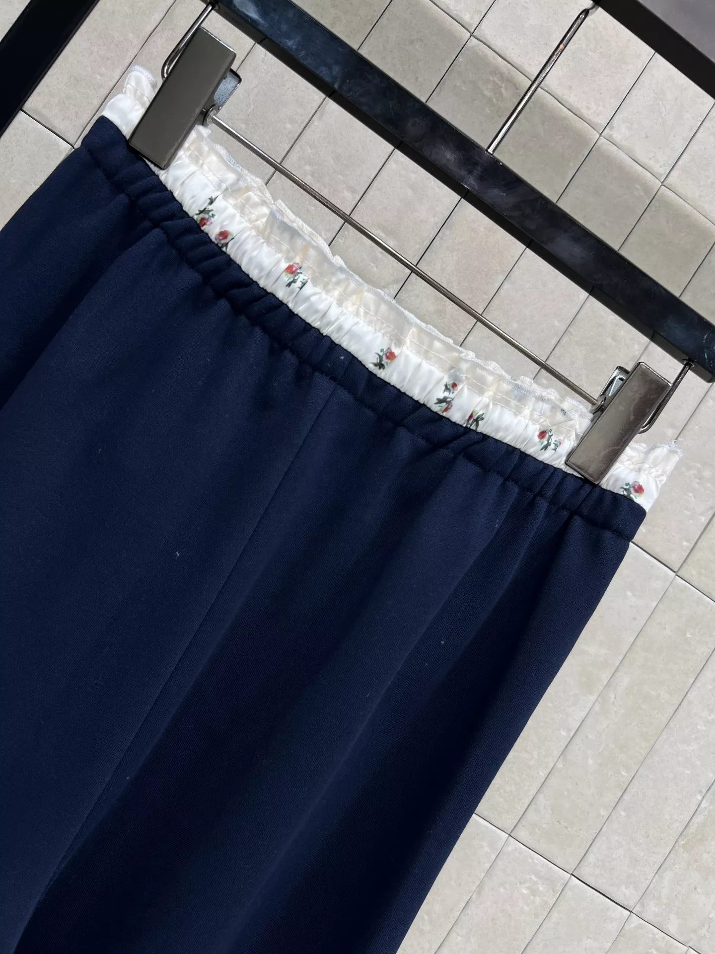 디올 로고 밴드 플리츠 스커트 상세 이미지 8