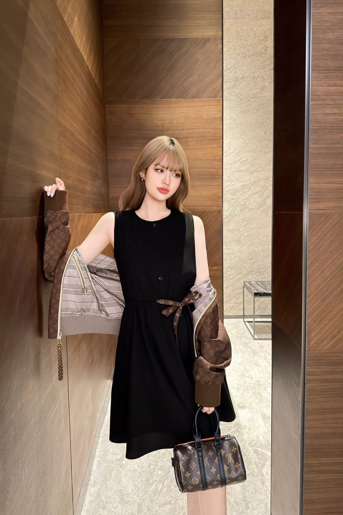 로에베 블랙 민소매 드로스트링 원피스 상세 이미지 30