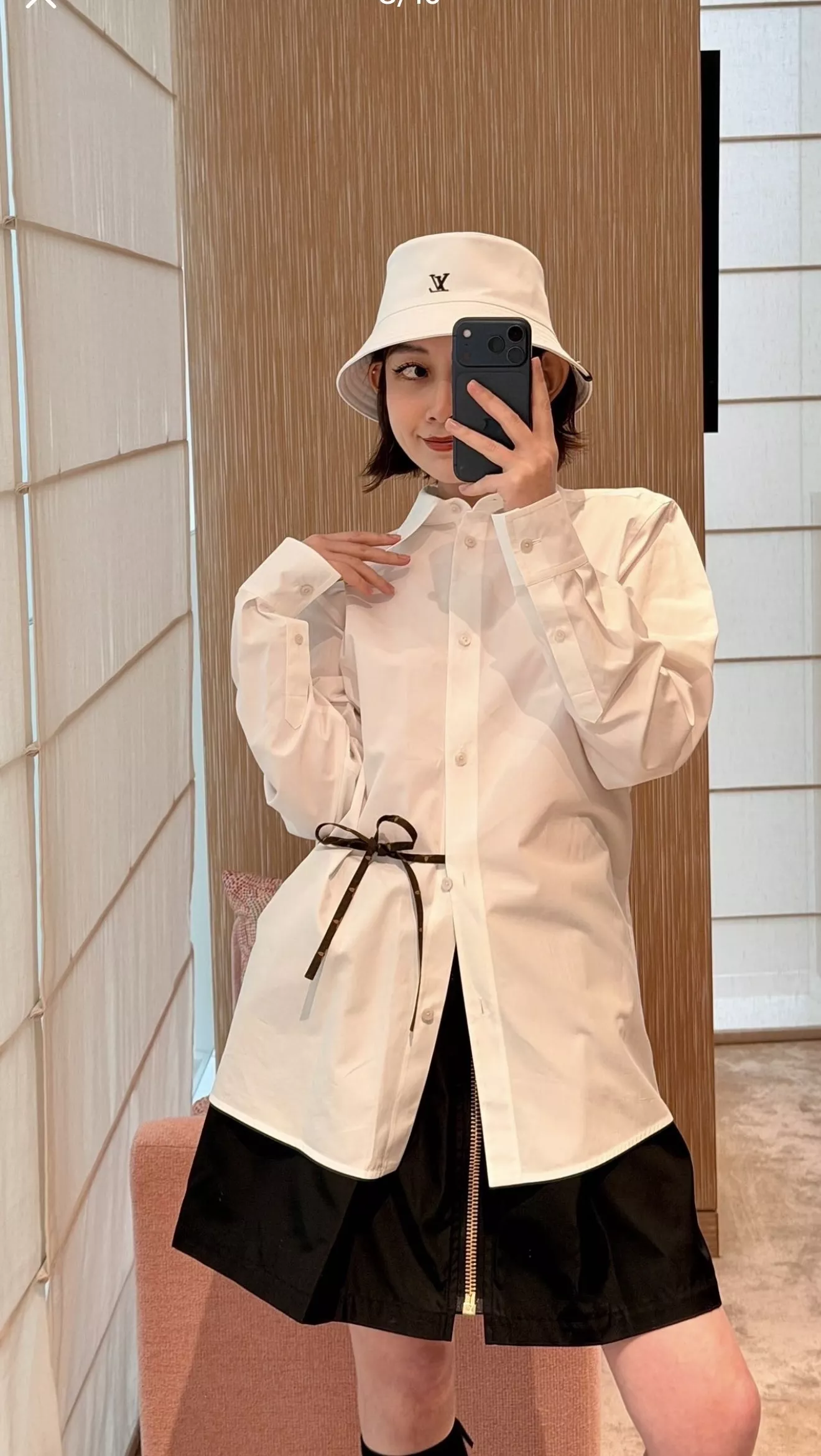 로에베 허리 스트랩 포인트 화이트 셔츠 상세 이미지 33