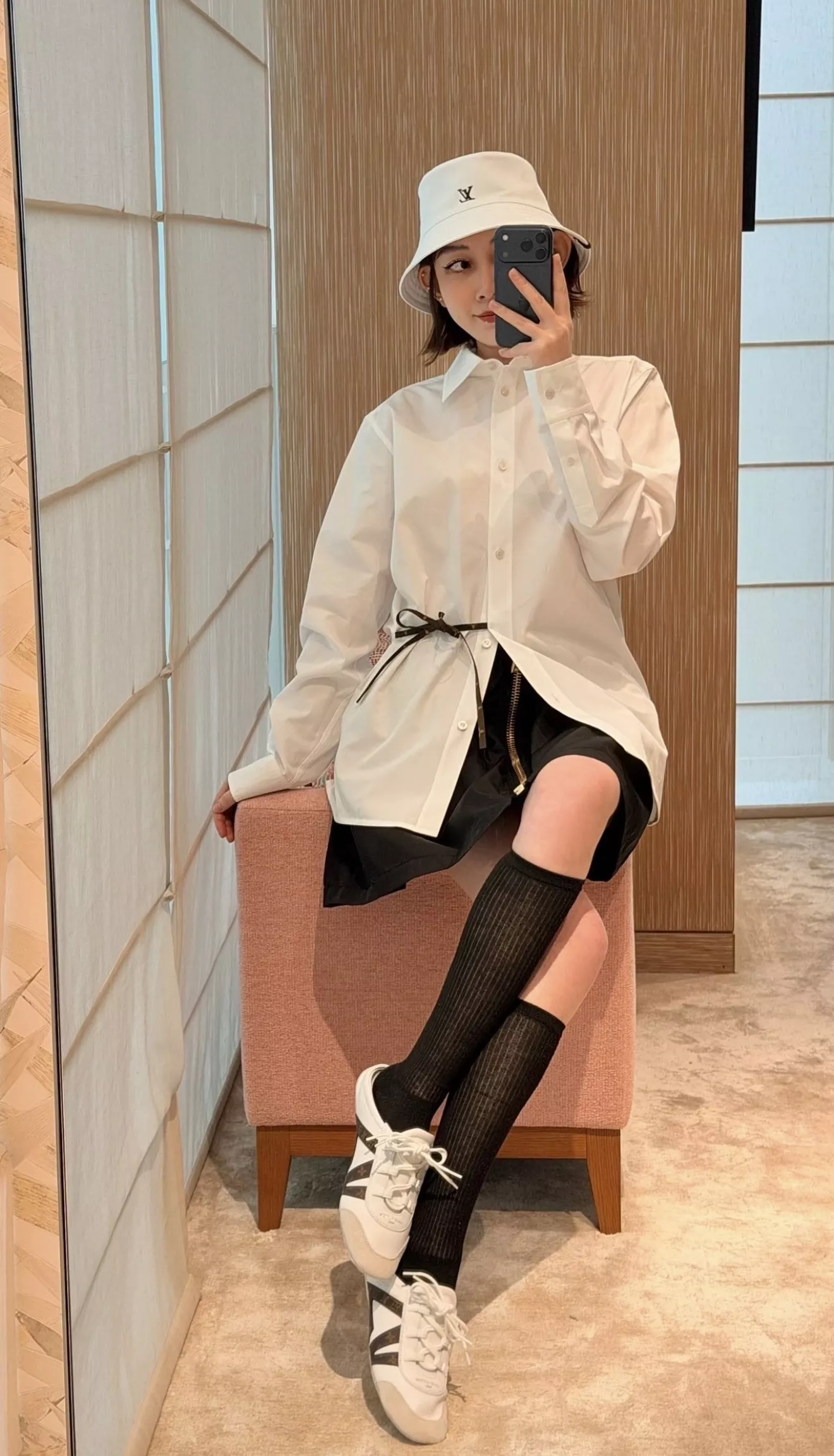 로에베 허리 스트랩 포인트 화이트 셔츠 상세 이미지 31