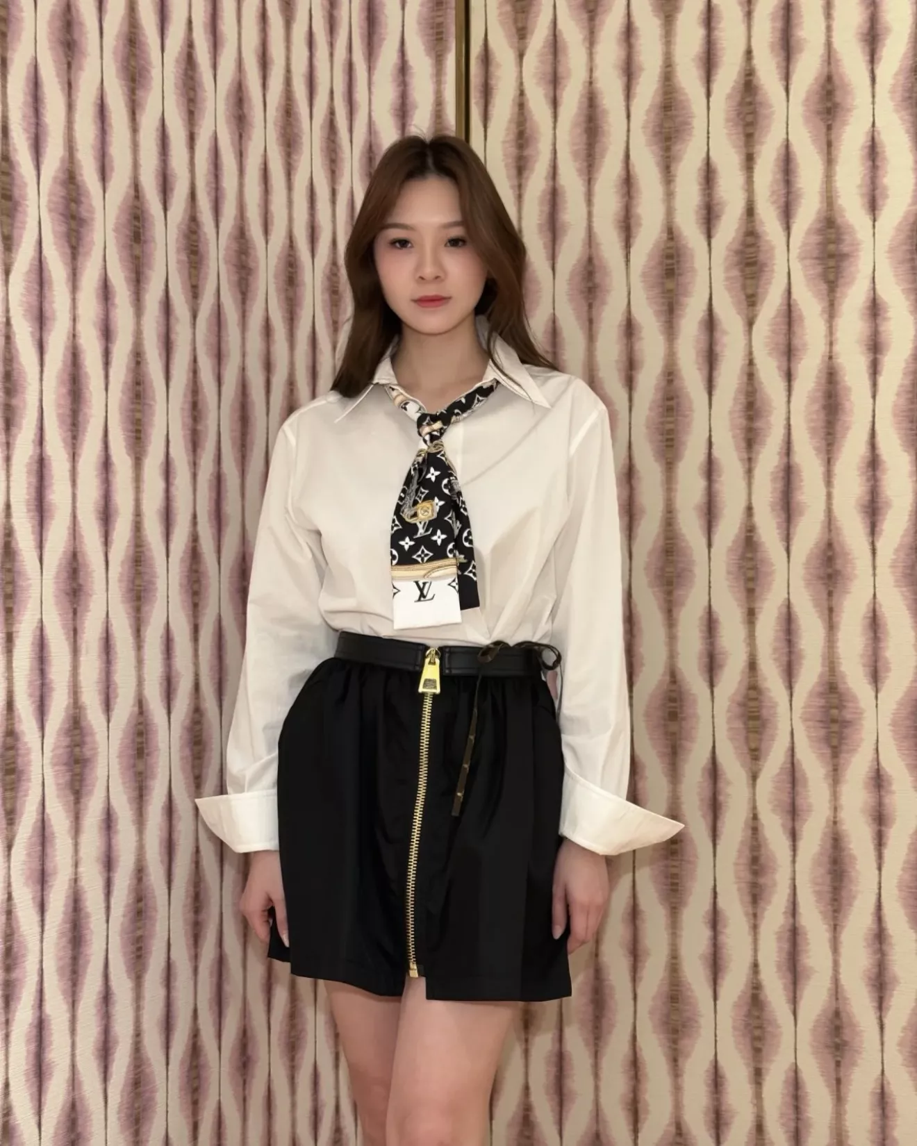 로에베 허리 스트랩 포인트 화이트 셔츠 상세 이미지 26