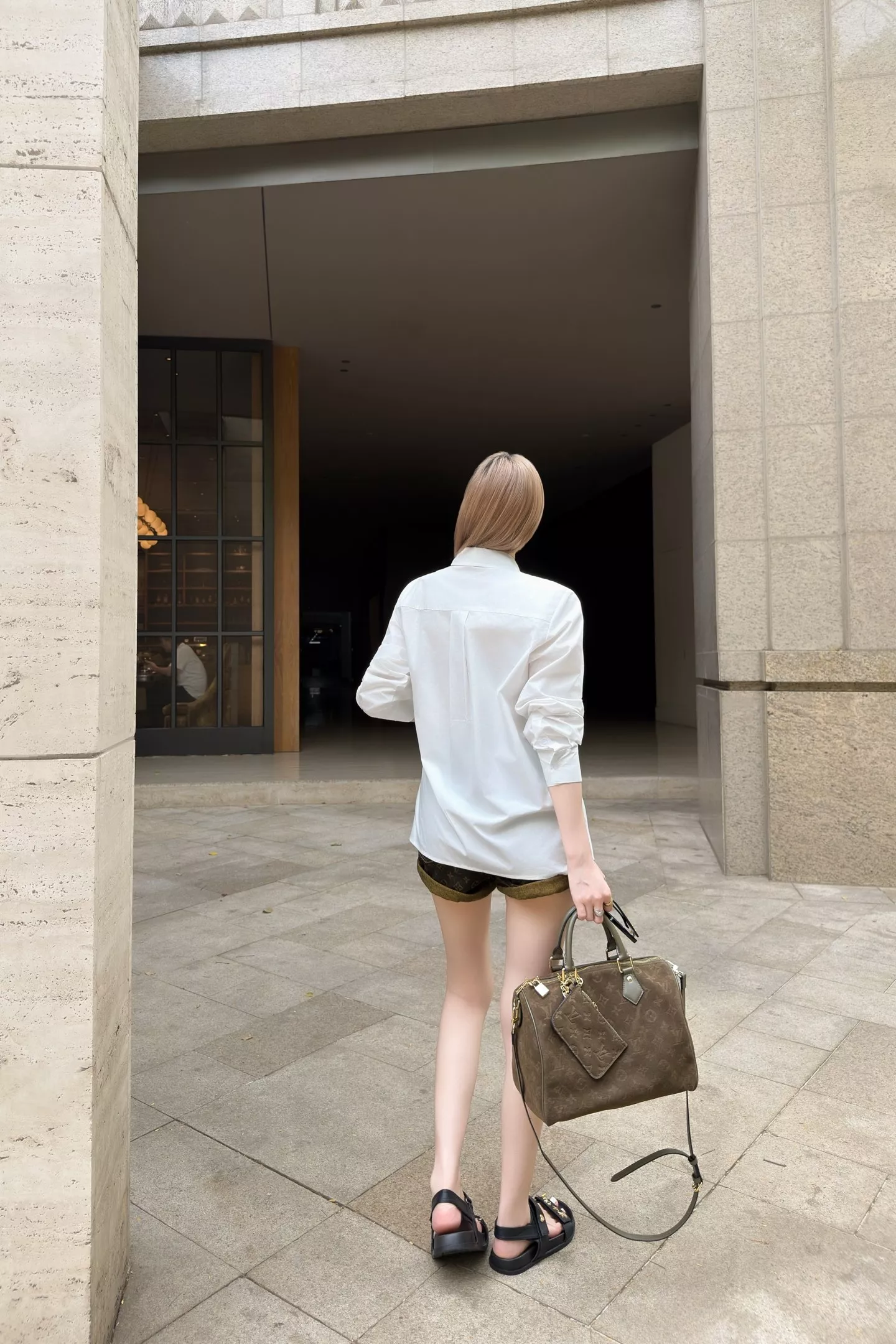 로에베 허리 스트랩 포인트 화이트 셔츠 상세 이미지 59