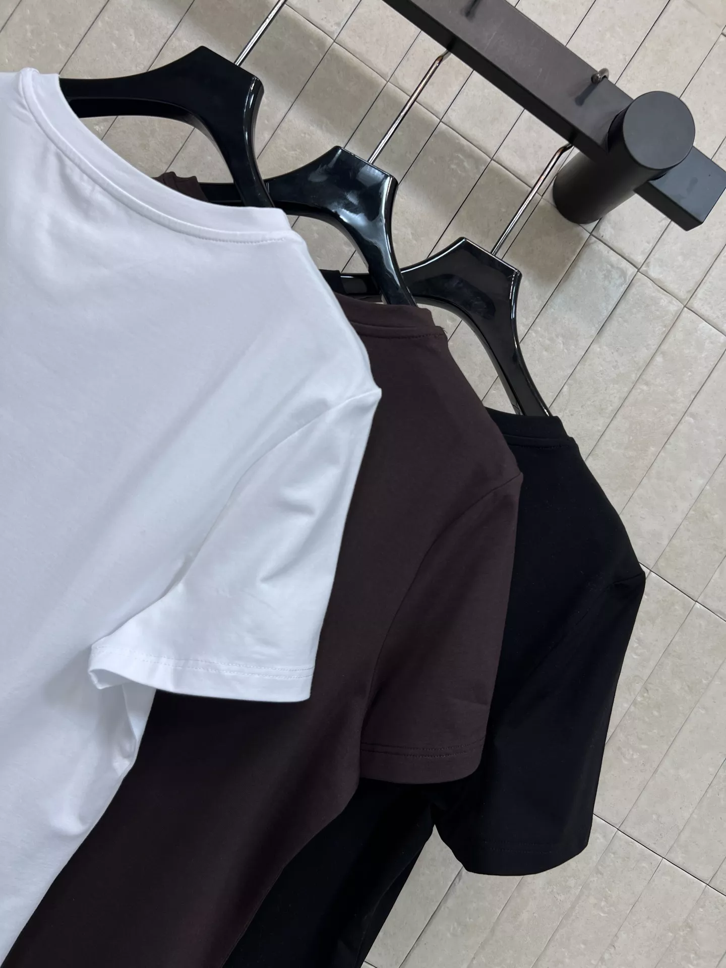 노브랜드 프린트 핫픽스 반소매 탑 상세 이미지 9