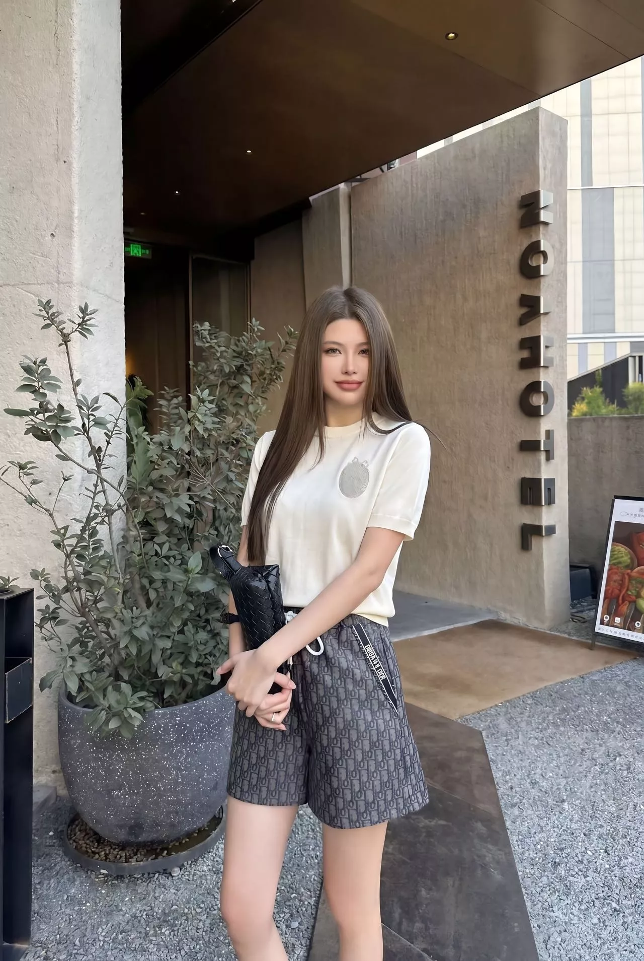 디올 울 자수 반팔 니트 티셔츠 상세 이미지 16