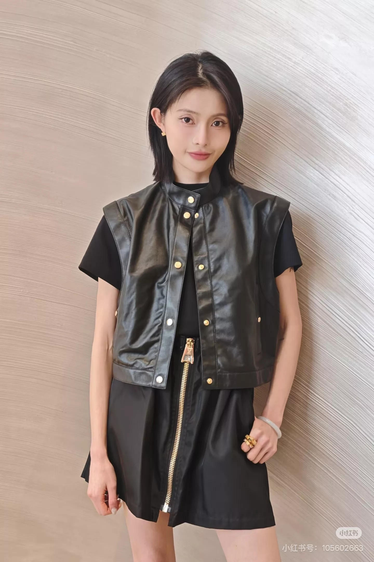 로에베 블랙 레더 크롭 집업 재킷 상세 이미지 26