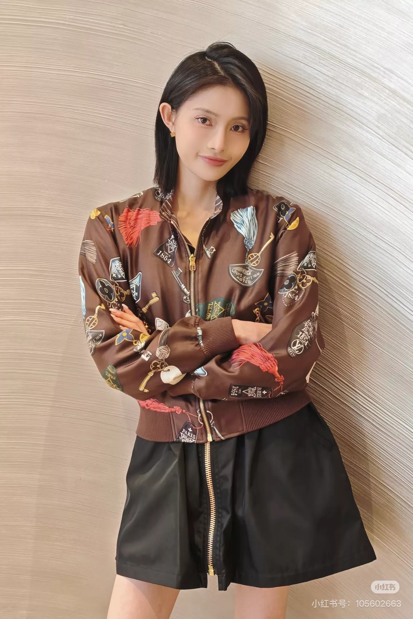 로에베 블랙 레더 크롭 집업 재킷 상세 이미지 28
