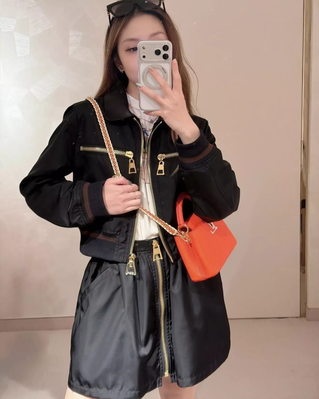 로에베 블랙 레더 크롭 집업 재킷 상세 이미지 21