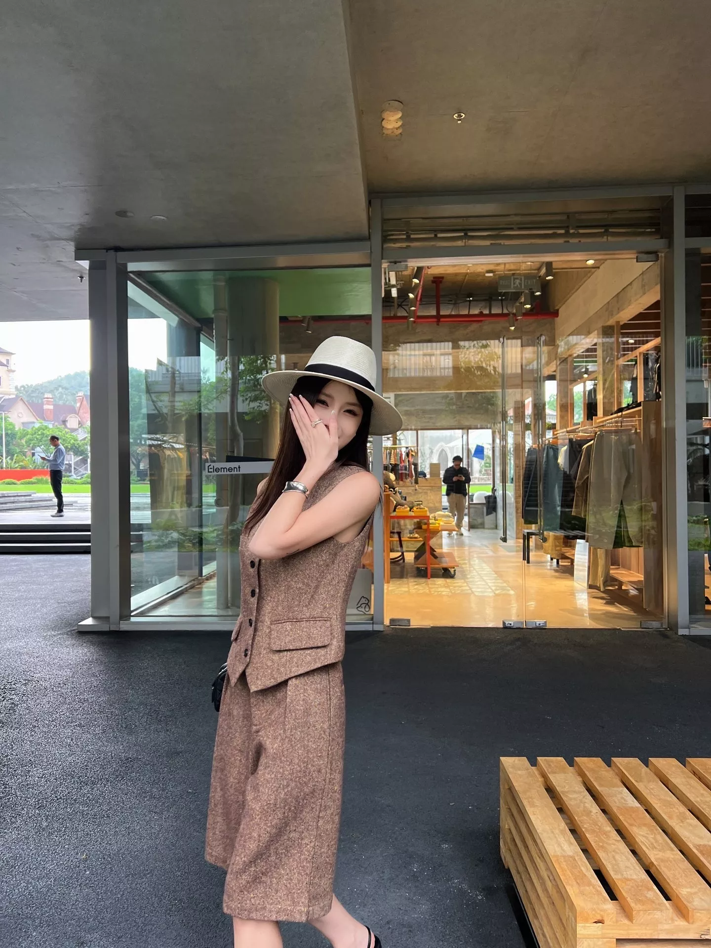 노브랜드 브이넥 베스트와 하이웨이스트 쇼츠 세트 상세 이미지 18