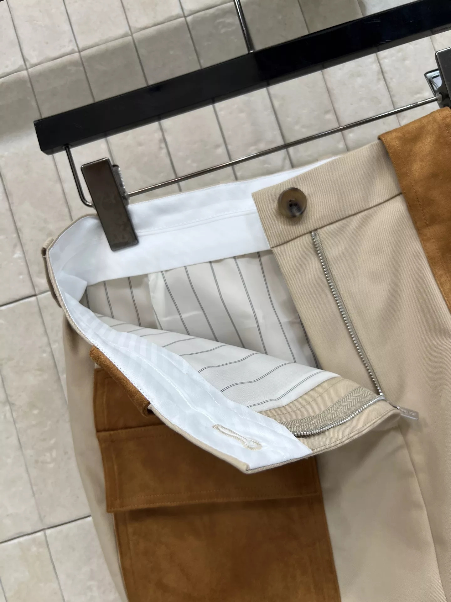 미우미우 스웨이드 배색 미니 스커트 상세 이미지 5