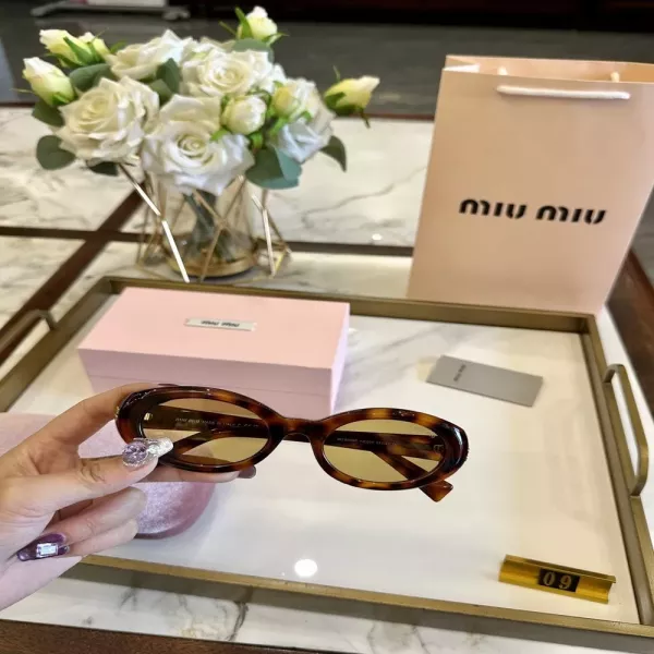 미우미우 타원형 아세테이트 선글라스