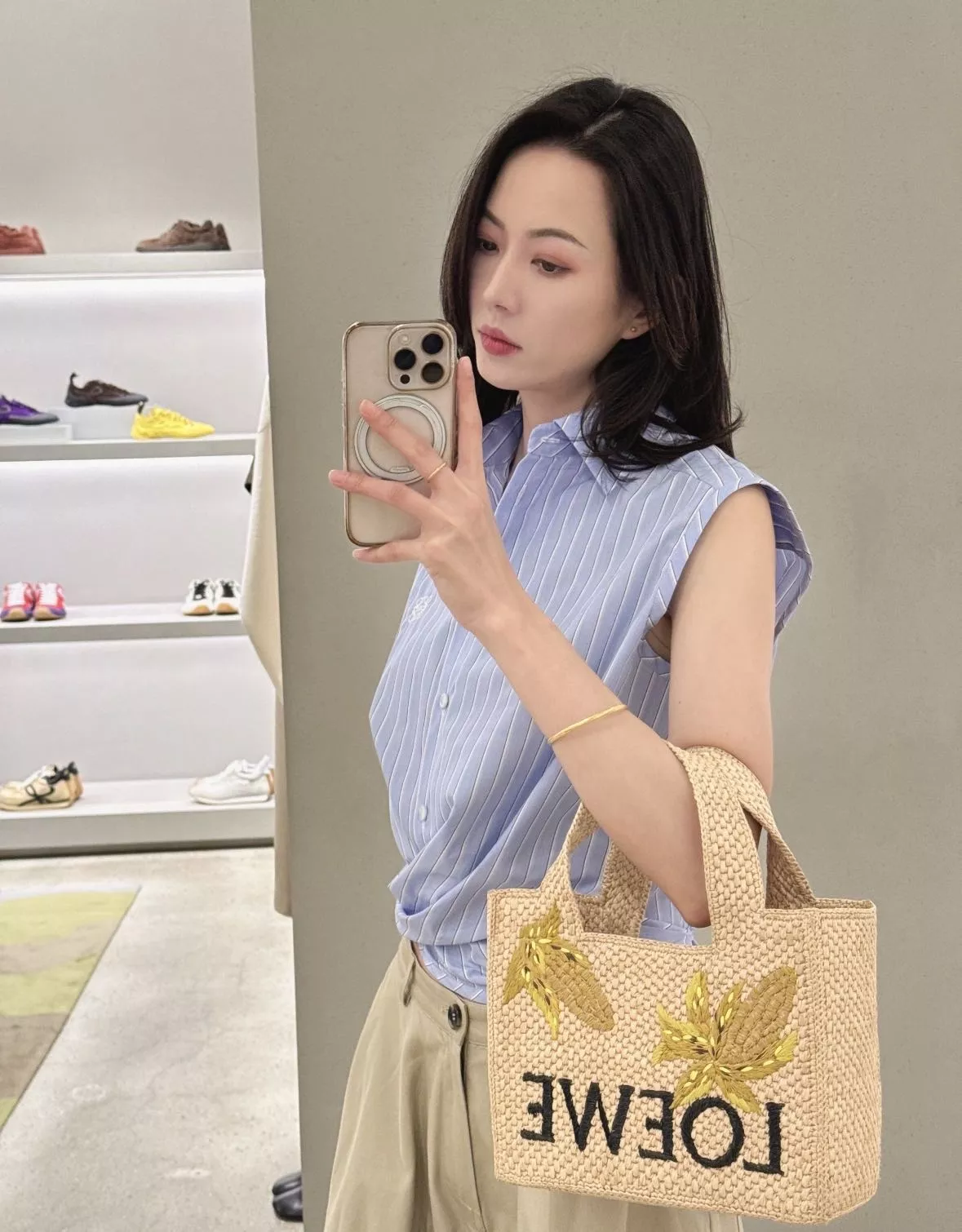 로에베 스트라이프 자수 포인트 셔츠 상세 이미지 11
