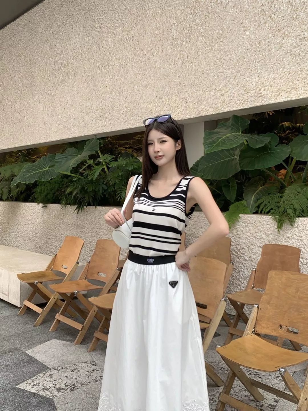프라다 삼각 로고 배색 허리 밴딩 스커트 상세 이미지 18