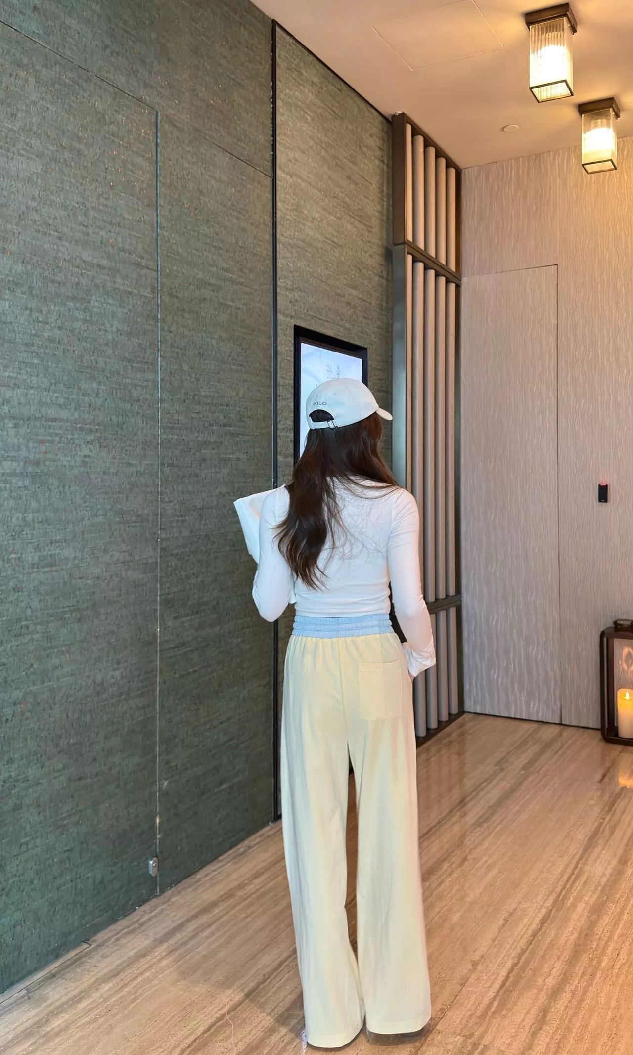 로에베 배색 허리 밴딩 와이드 팬츠 상세 이미지 28