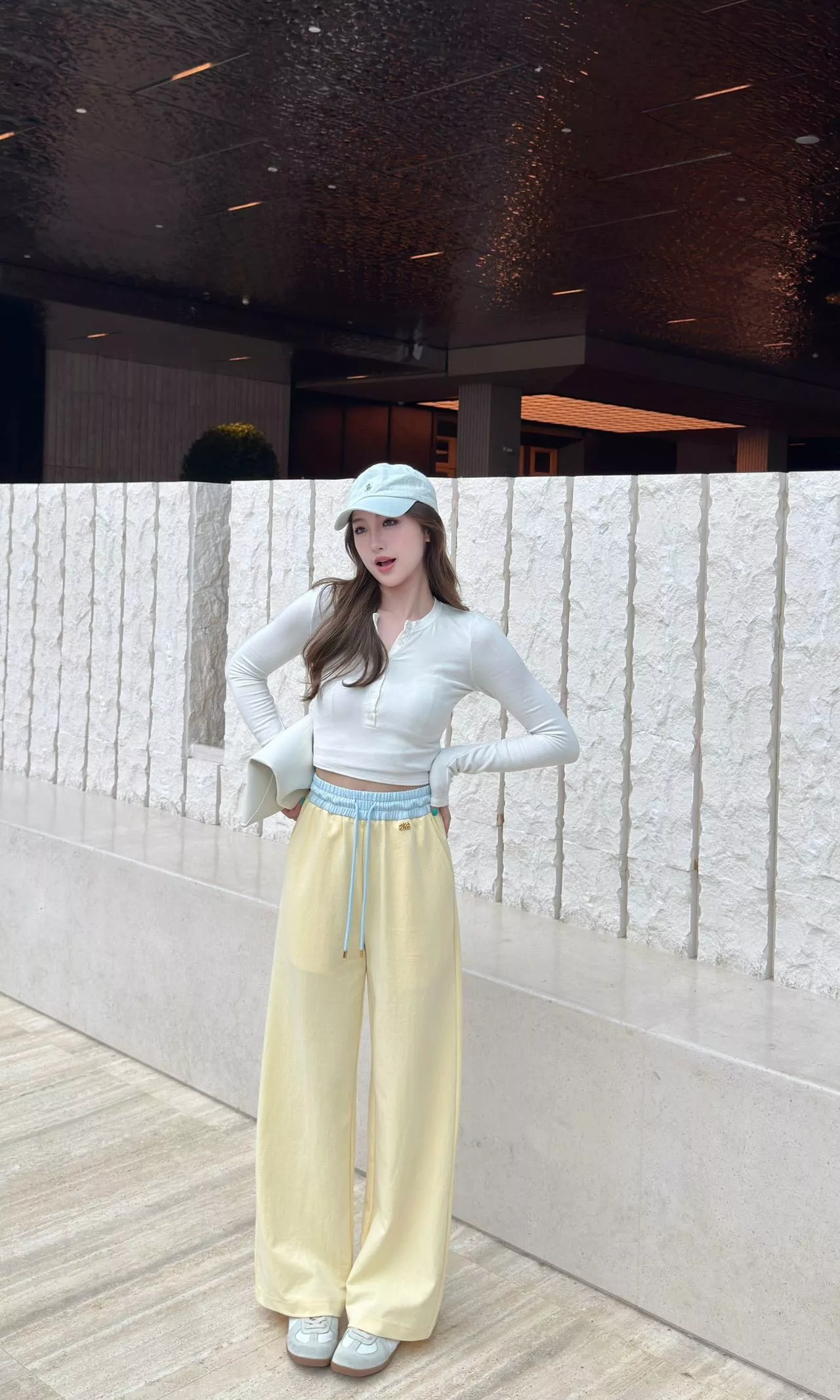 로에베 배색 허리 밴딩 와이드 팬츠 상세 이미지 24