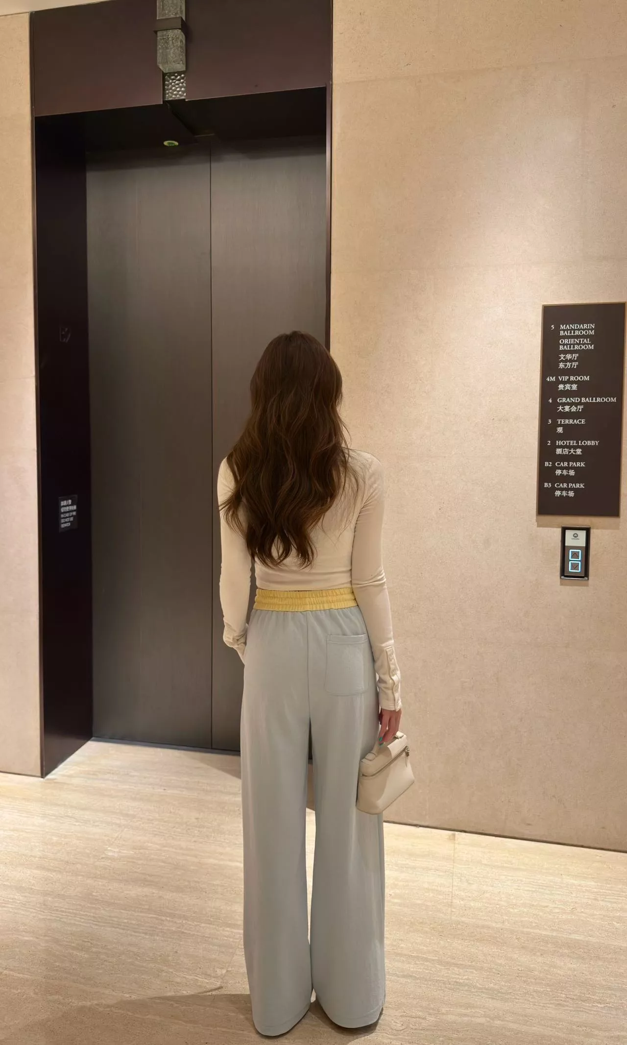 로에베 배색 허리 밴딩 와이드 팬츠 상세 이미지 19