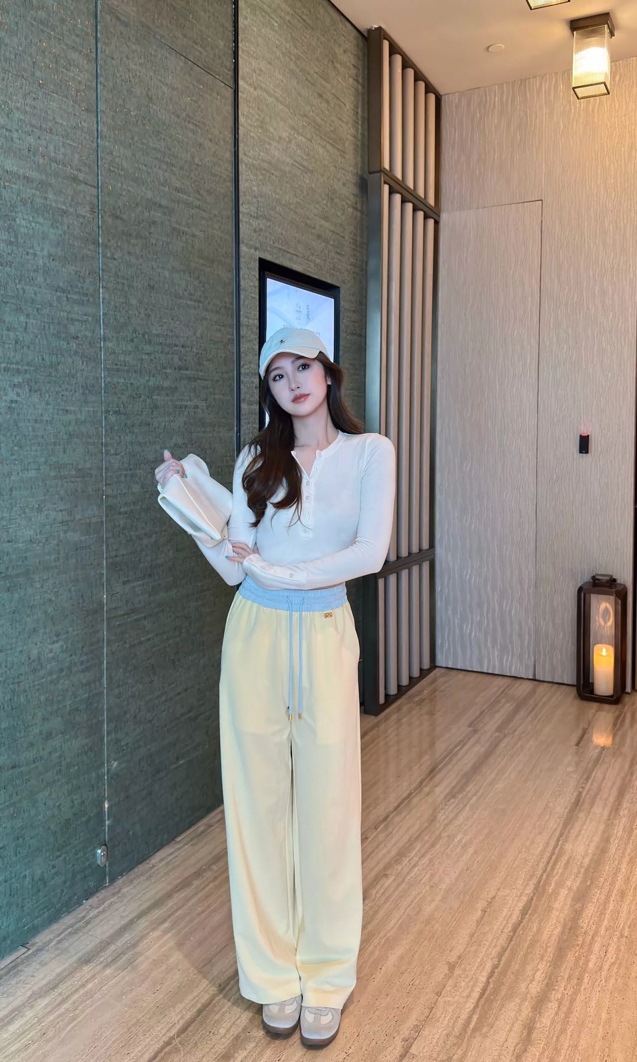 로에베 배색 허리 밴딩 와이드 팬츠 상세 이미지 27