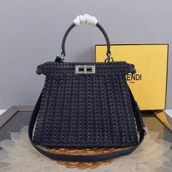 펜디 피카부 아이씨유 미디엄 핸드백