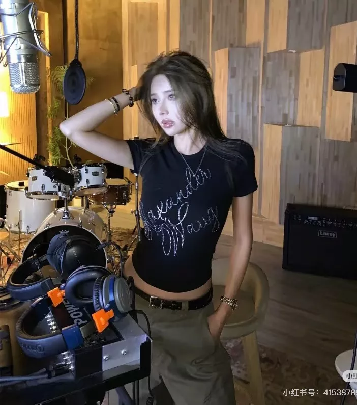 알렉산더왕 여성 레터링 큐빅 슬림 반팔티 상세 이미지 19