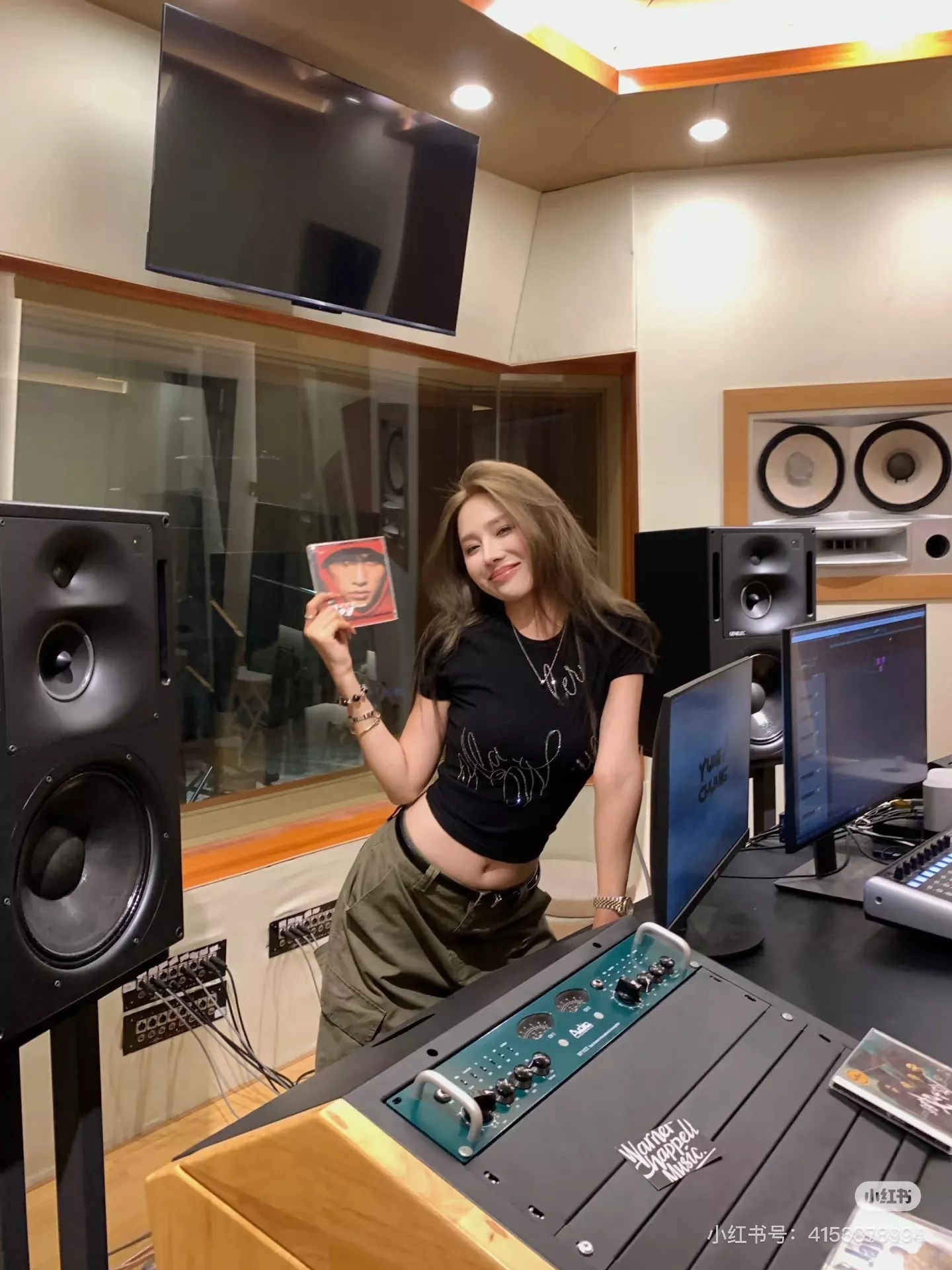알렉산더왕 여성 레터링 큐빅 슬림 반팔티 상세 이미지 18