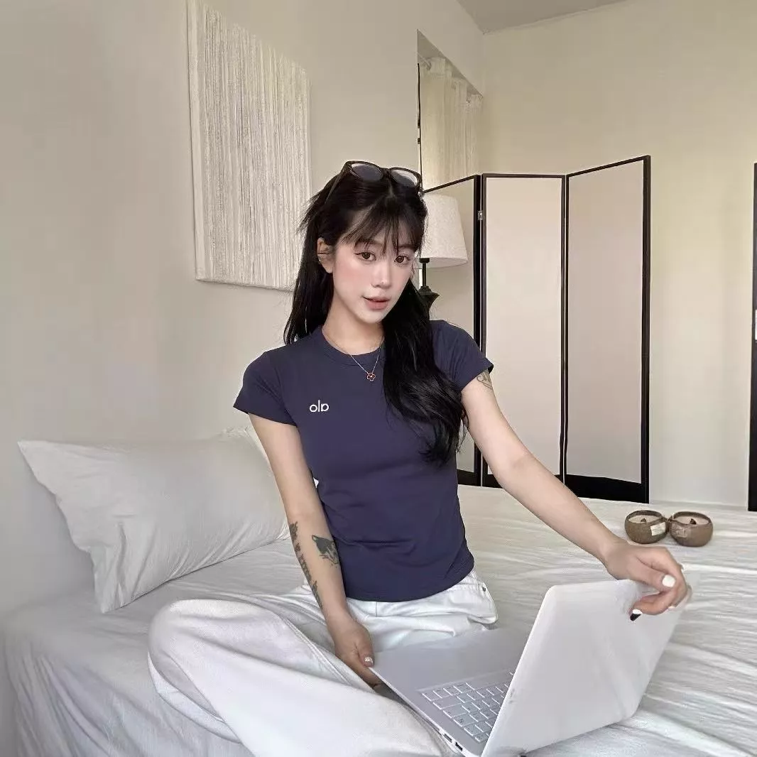 알로 클래식 로고 라운드 반소매 티셔츠 상세 이미지 19