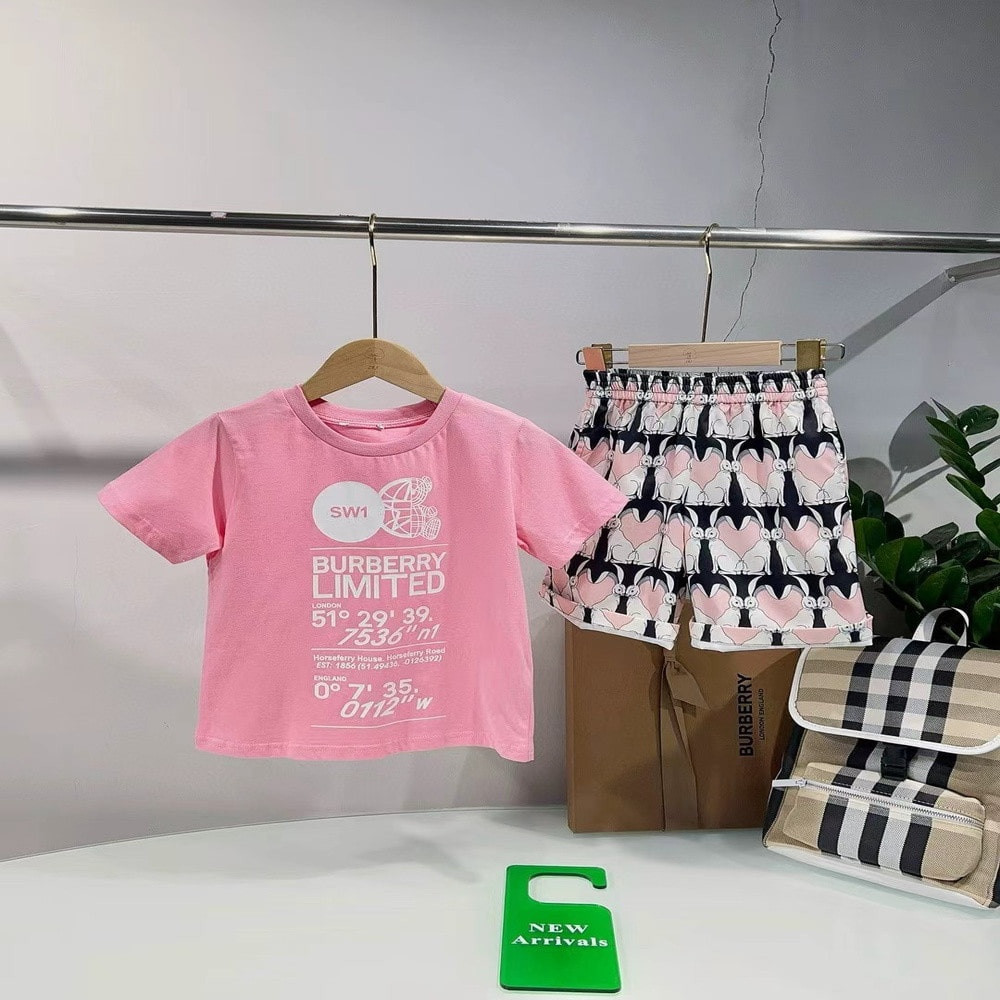 버버리 로고 프린트 반팔 상하의 세트