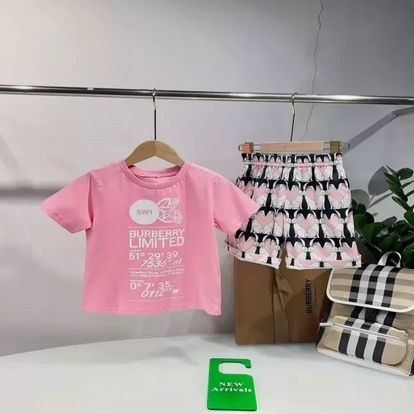 버버리 로고 프린트 반팔 상하의 세트