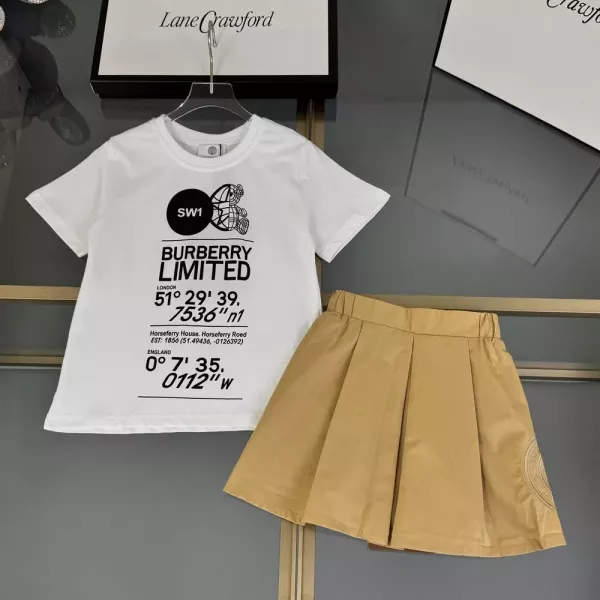 버버리 레터링 반소매 티셔츠 스커트 세트