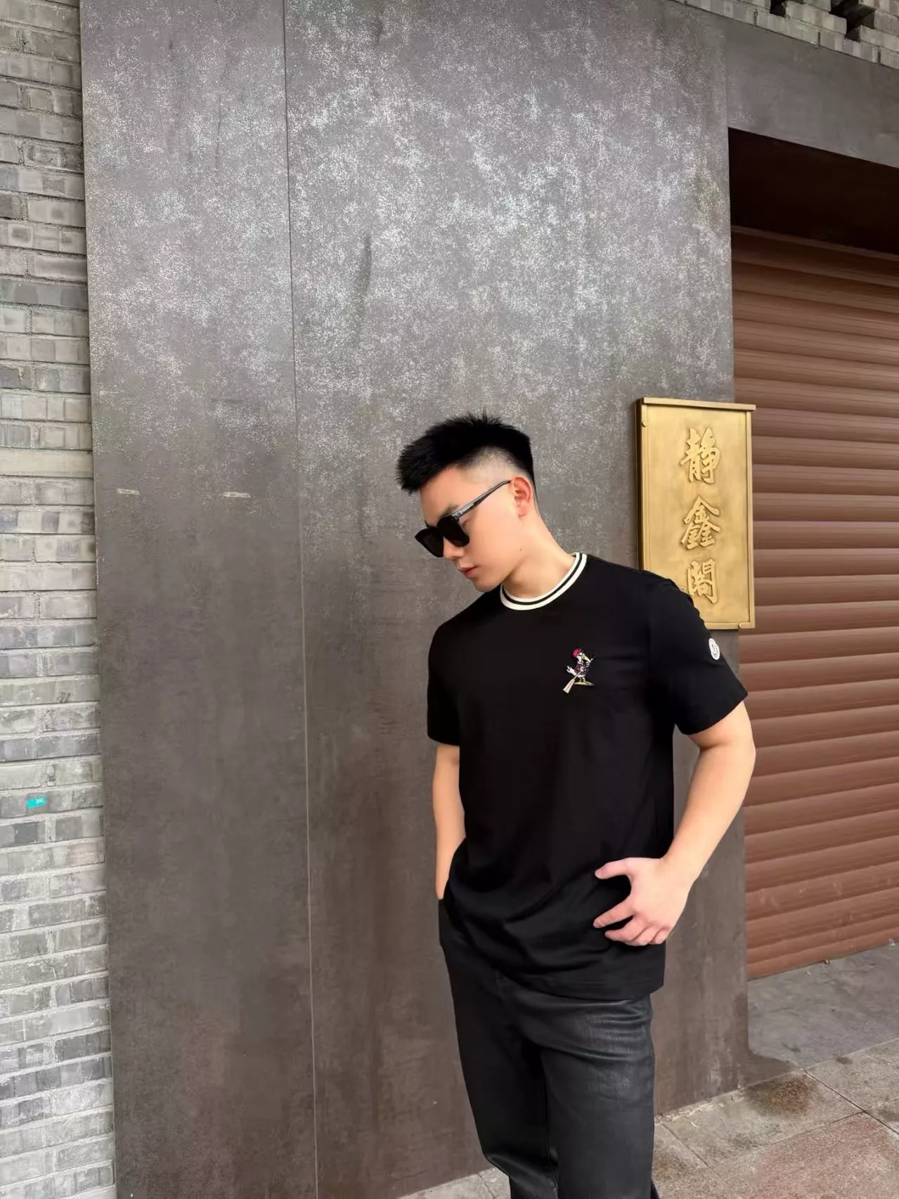 몽클레어 자수 로고 반소매 코튼 티 상세 이미지 4