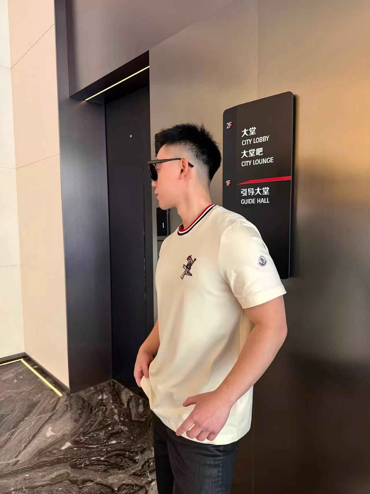 몽클레어 자수 로고 코튼 반소매 티셔츠 상세 이미지 3