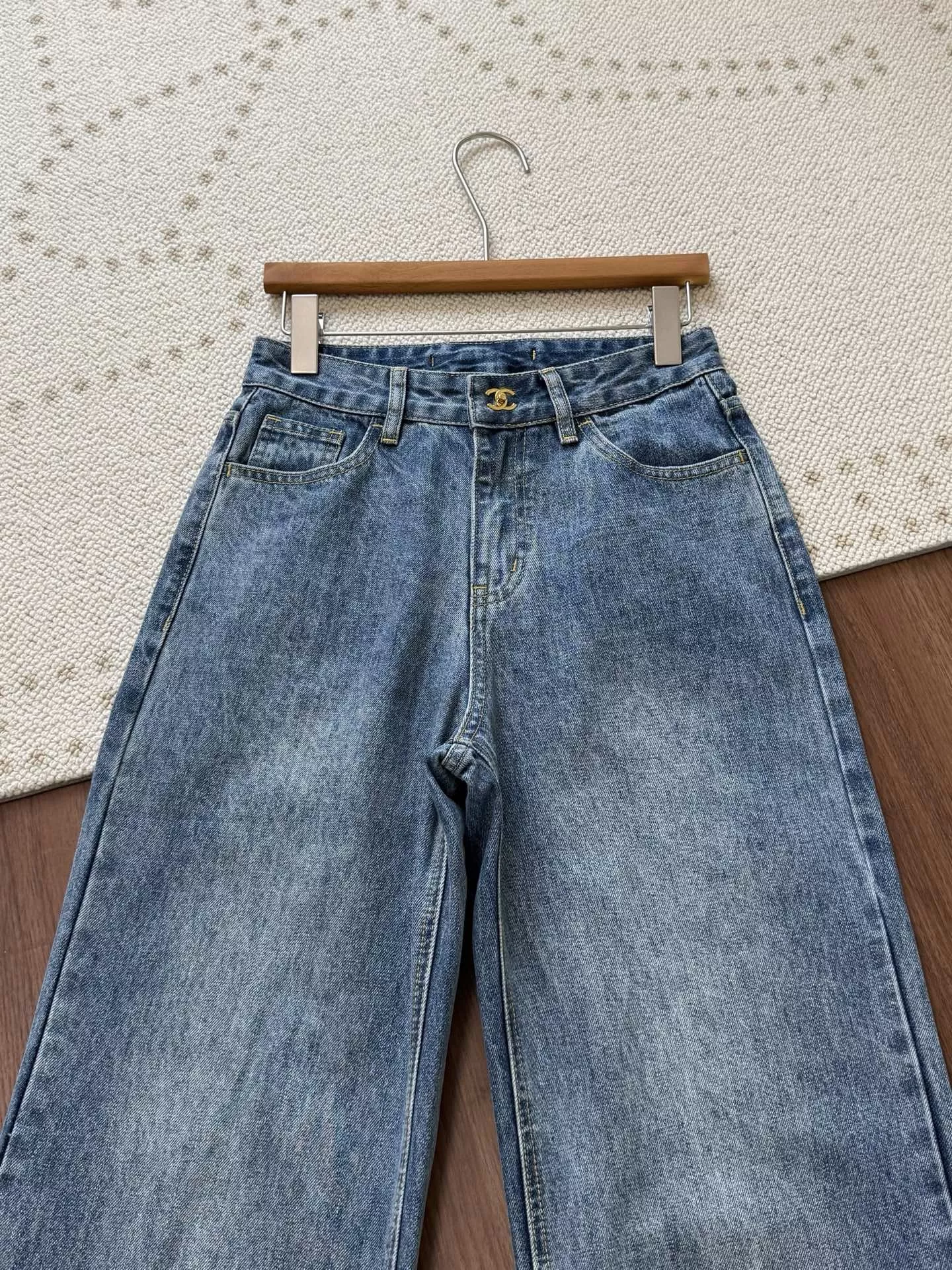 샤넬 후면 포켓 로고 스트레이트 데님 팬츠 상세 이미지 11