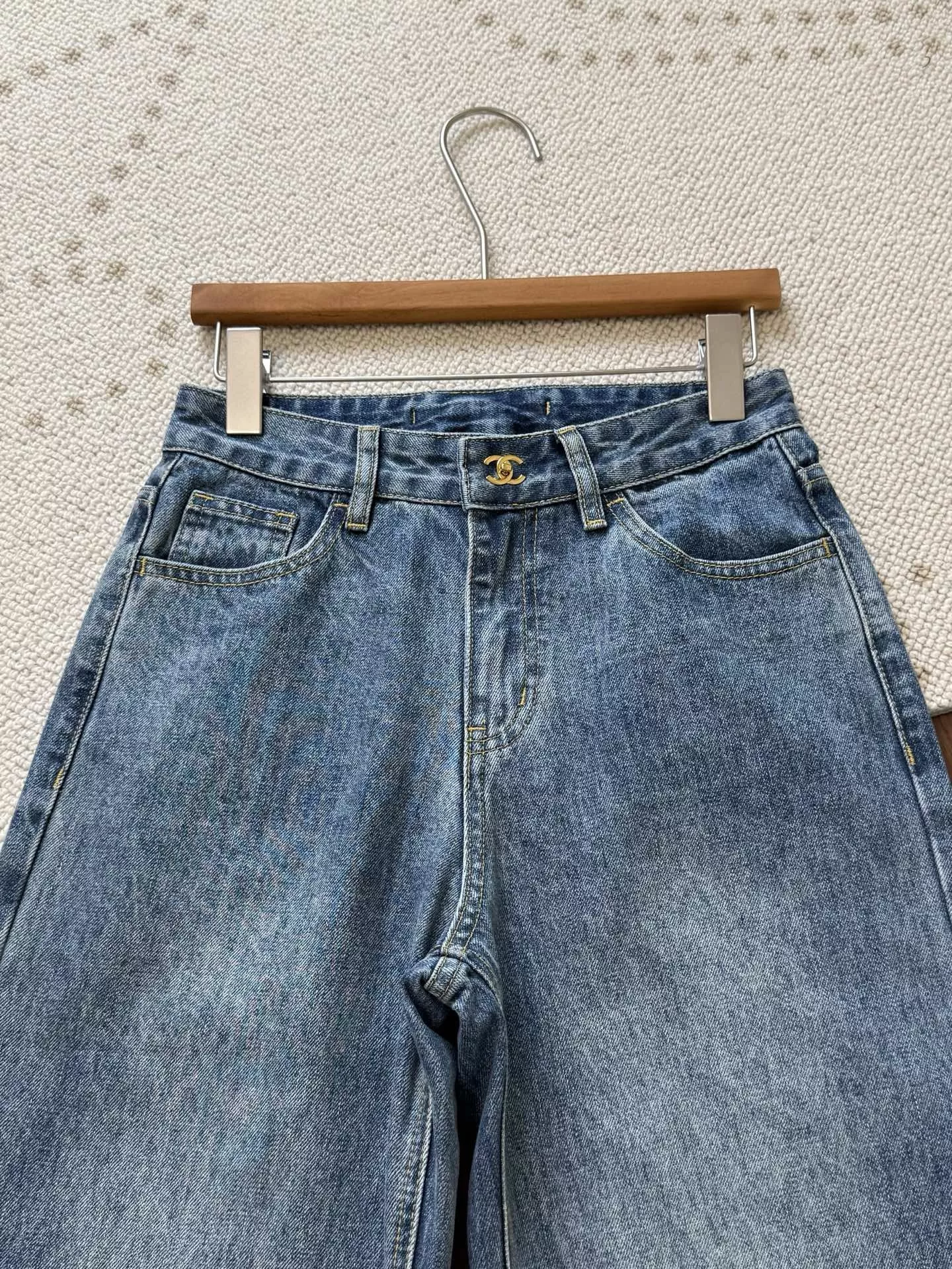 샤넬 후면 포켓 로고 스트레이트 데님 팬츠 상세 이미지 12