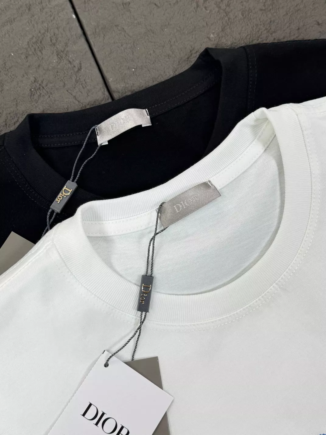 디올 손글씨 자수 로고 반팔 티셔츠 상세 이미지 7
