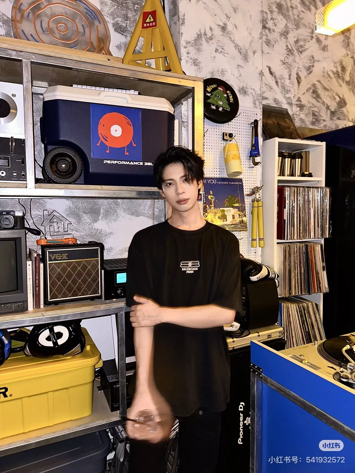 발렌시아가 BB 아이콘 스텐실 자수 반팔 상세 이미지 17