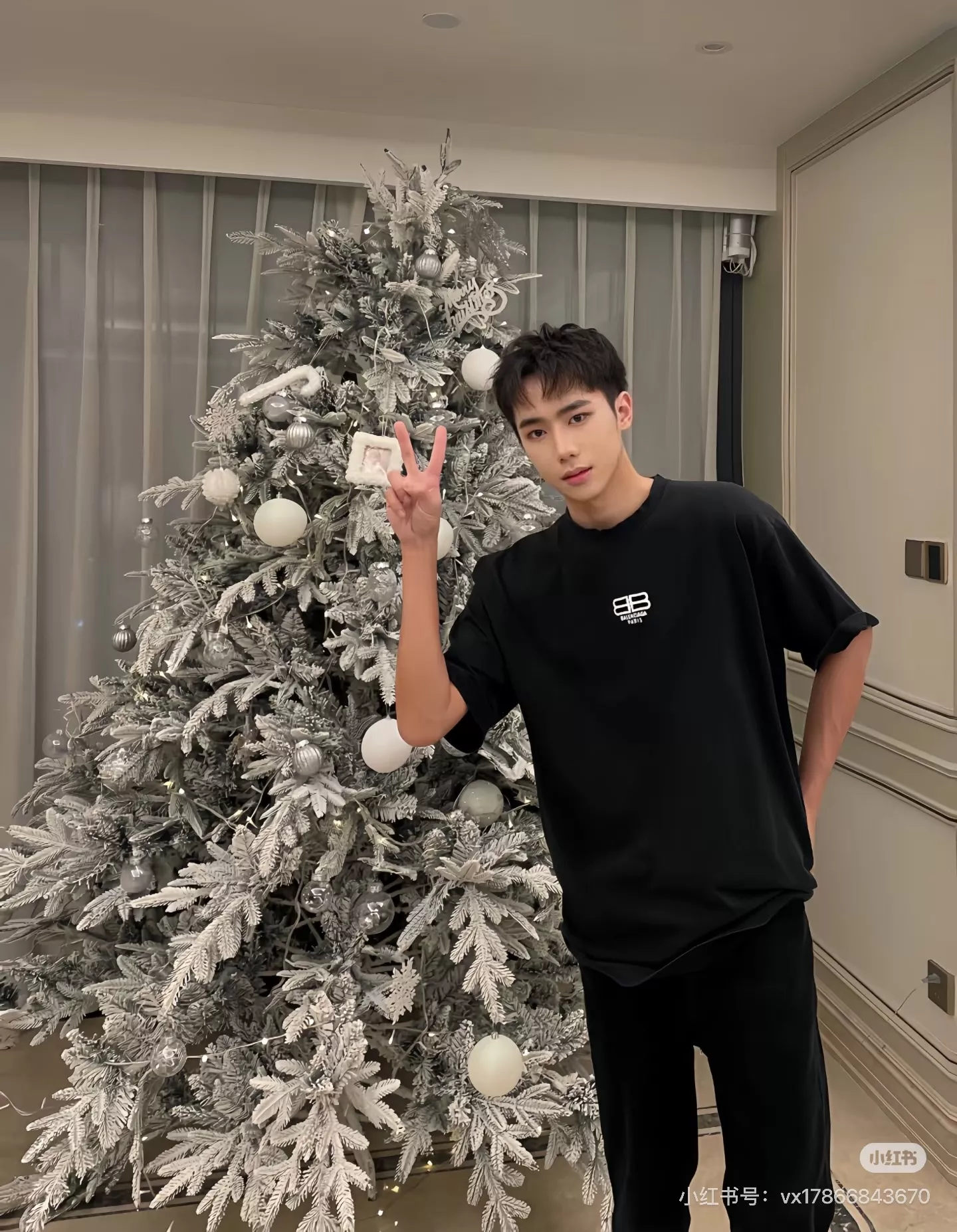 발렌시아가 BB 아이콘 스텐실 자수 반팔 상세 이미지 14