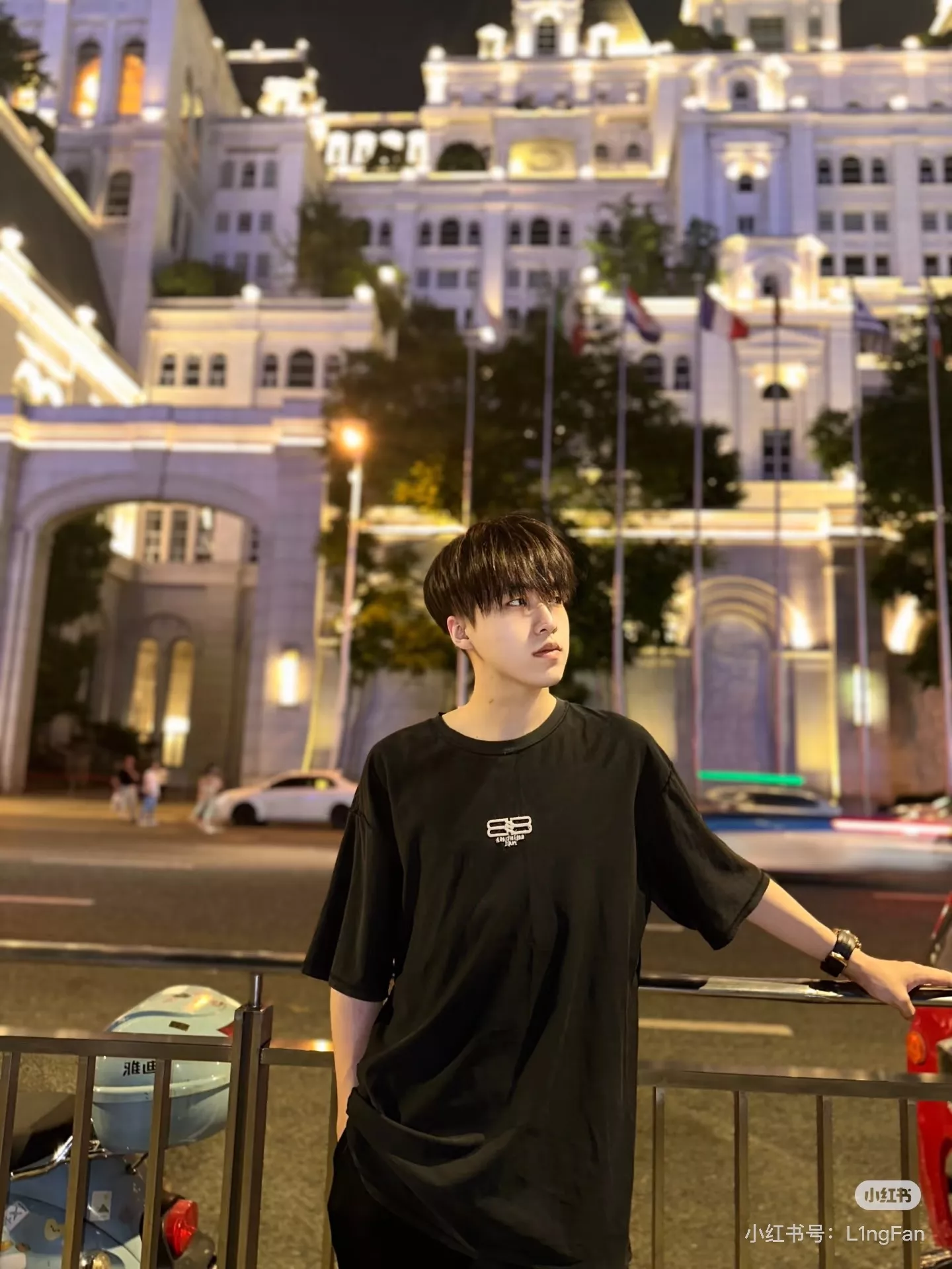 발렌시아가 BB 아이콘 스텐실 자수 반팔 상세 이미지 18